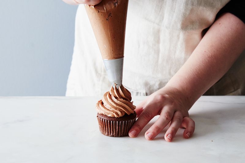 cupcake-icing-squeeze-2