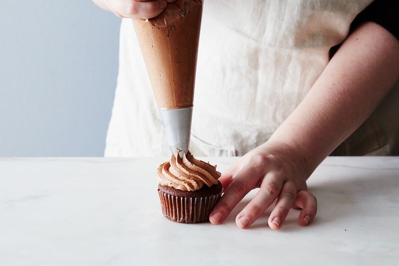 cupcake-icing-squeeze