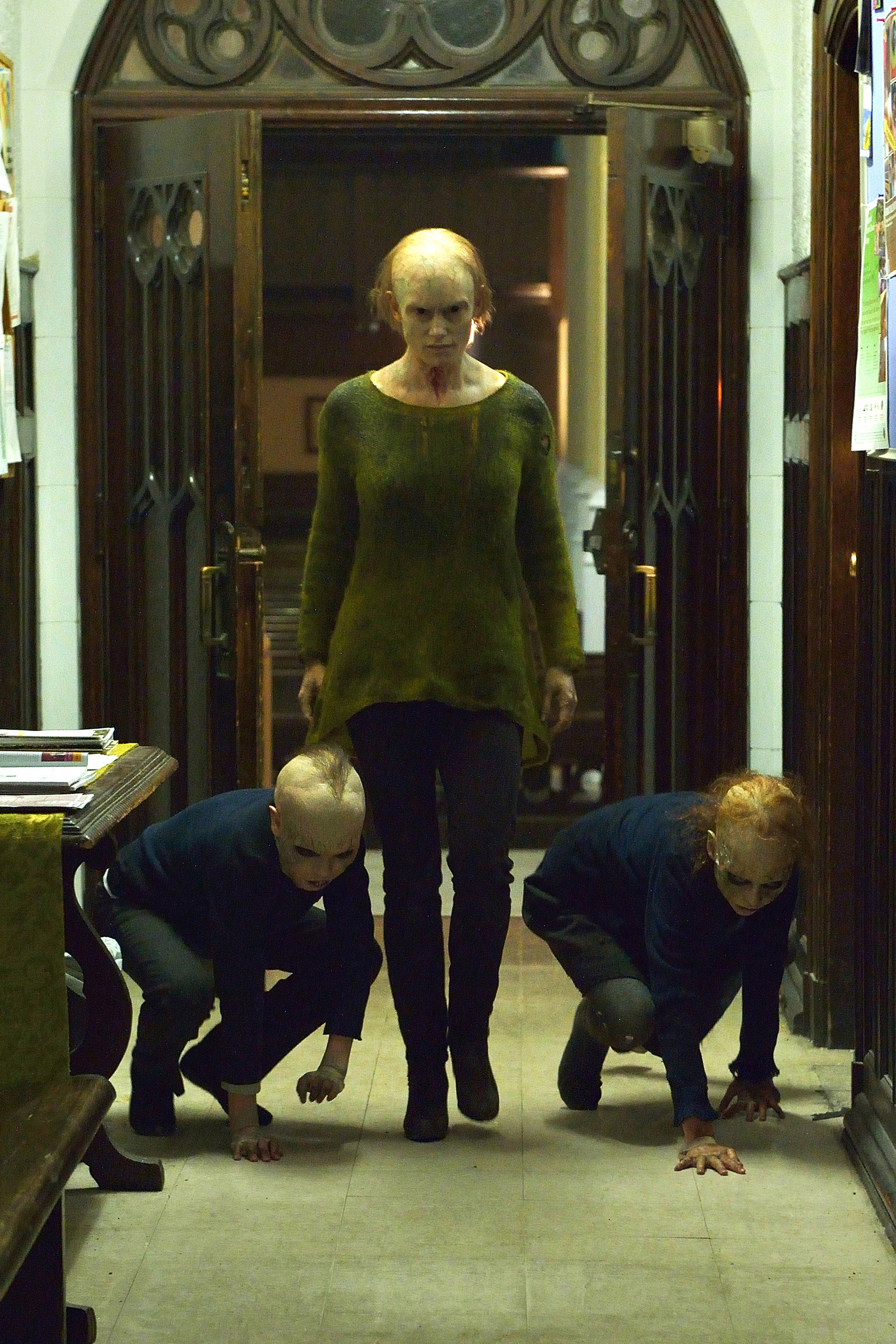 Natalie Brown as Kelly Goodweather in The Strain, 2015.