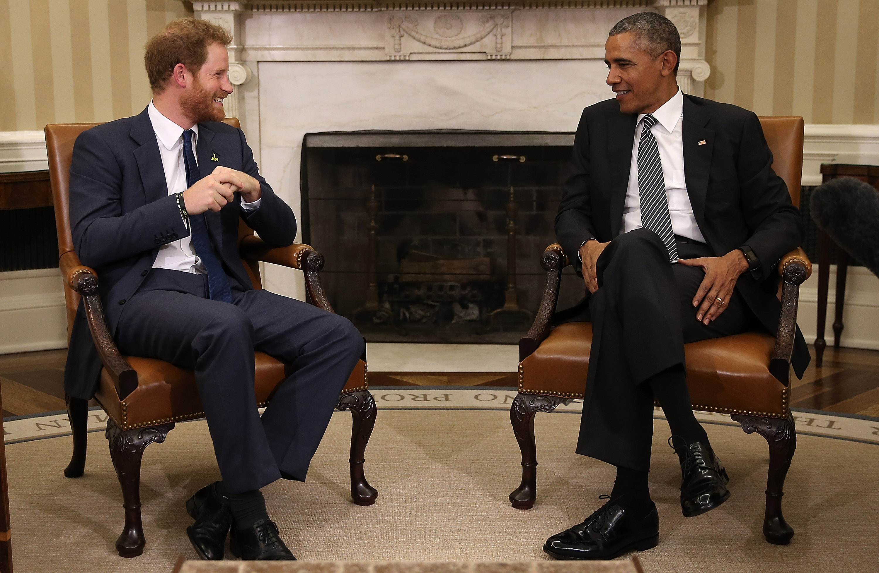 President Barack Obama meets with Prince Harry in the Oval Office of the White House in Washington, D.C., 28 Oct. 2015. (Win McNamee—EPA)