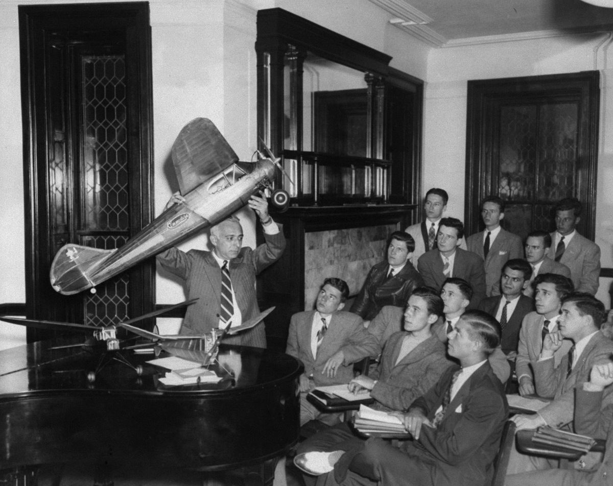 Michael Annick, aero-mechanics instructor, teaches a class of air cadets at Dickinson Junior College in 1942 (New York Daily News Archive/Getty Images)