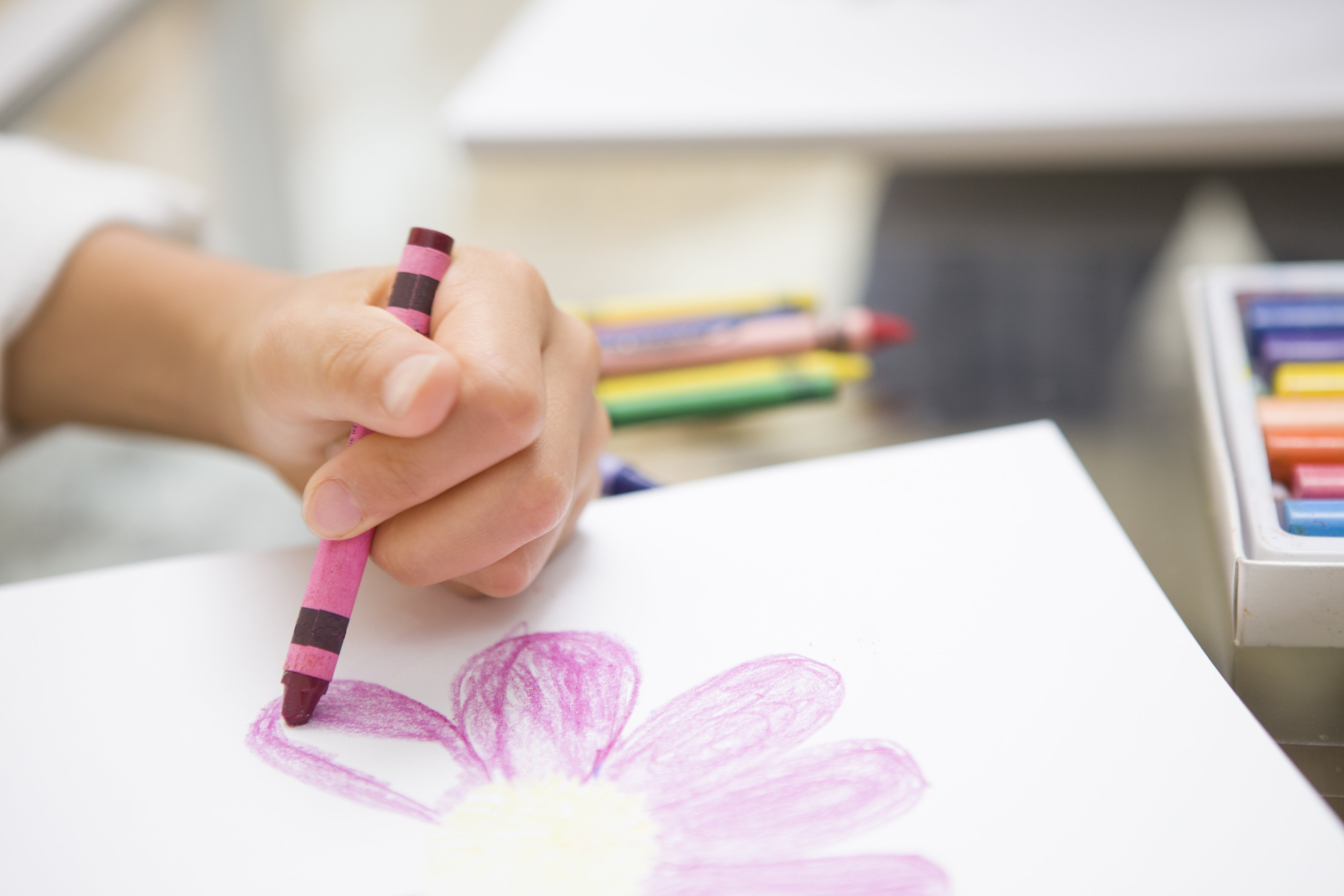 left-handed-girl-drawing-flower