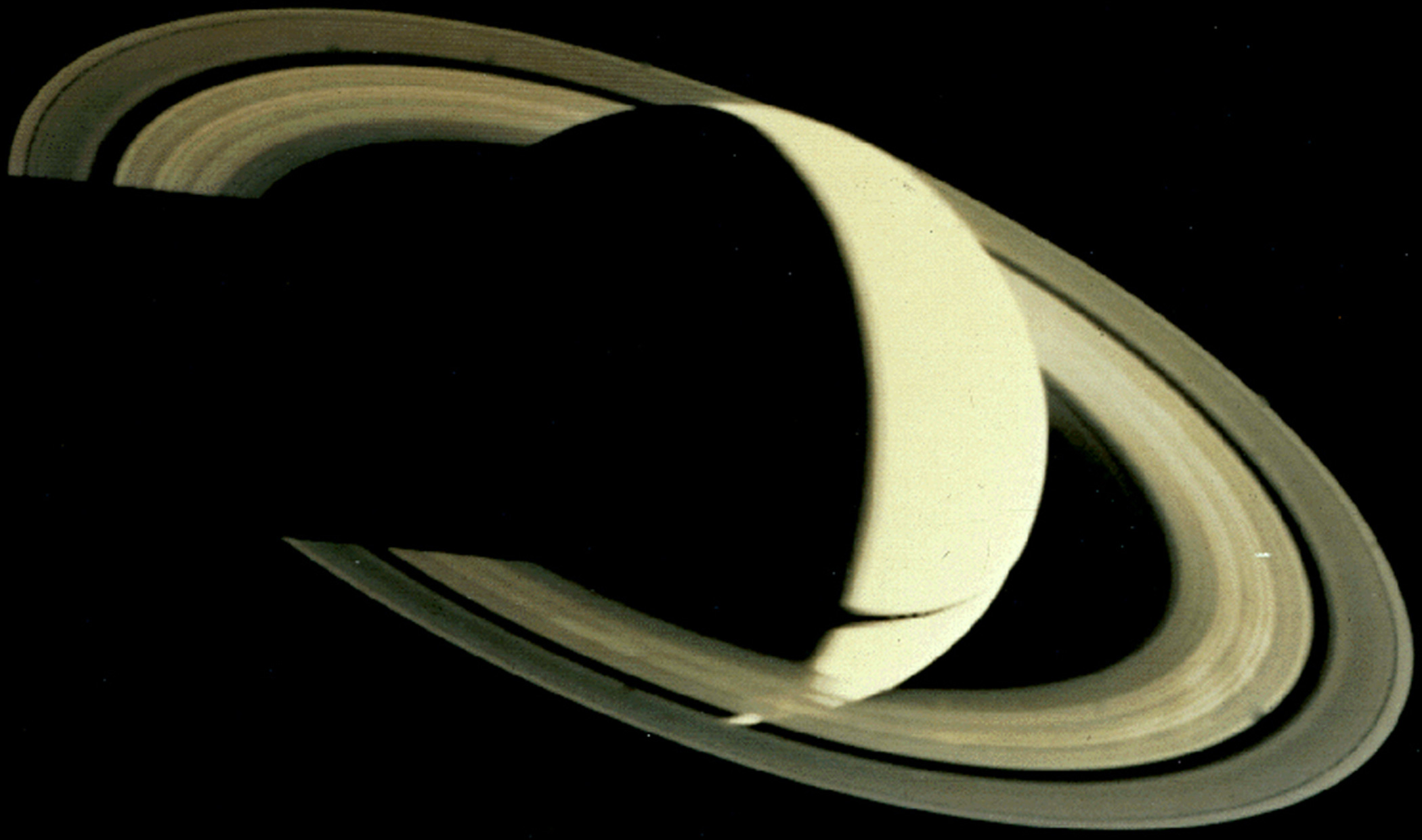 most-iconic-space-photo-voyager-saturn