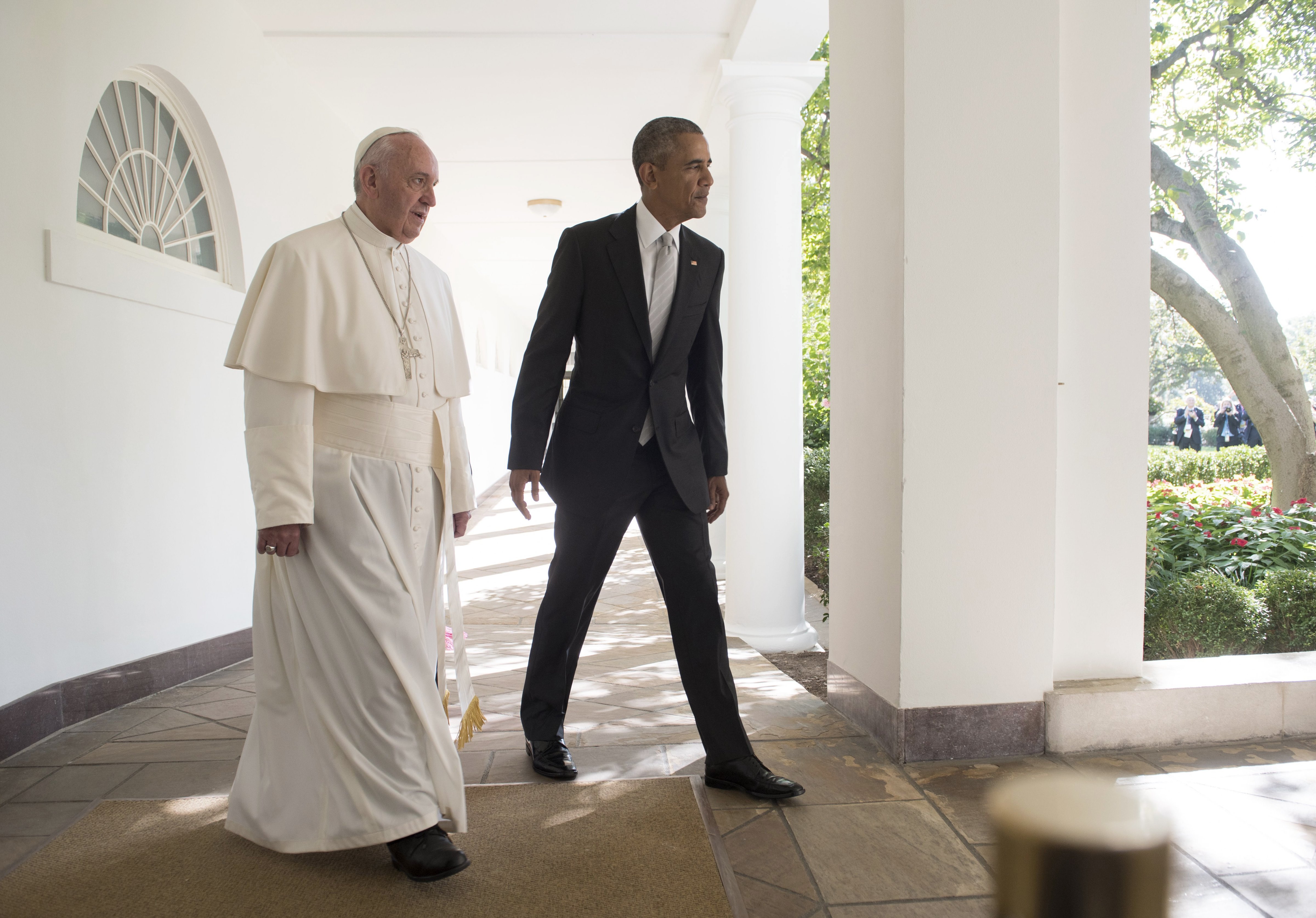 Barack Obama walks with Pope Francis down the West Wing Colonnade to a meeting in the Oval Office of the White House in Washington, DC, on Sept. 23, 2015. (Mandel Ngan—AFP/Getty Images)