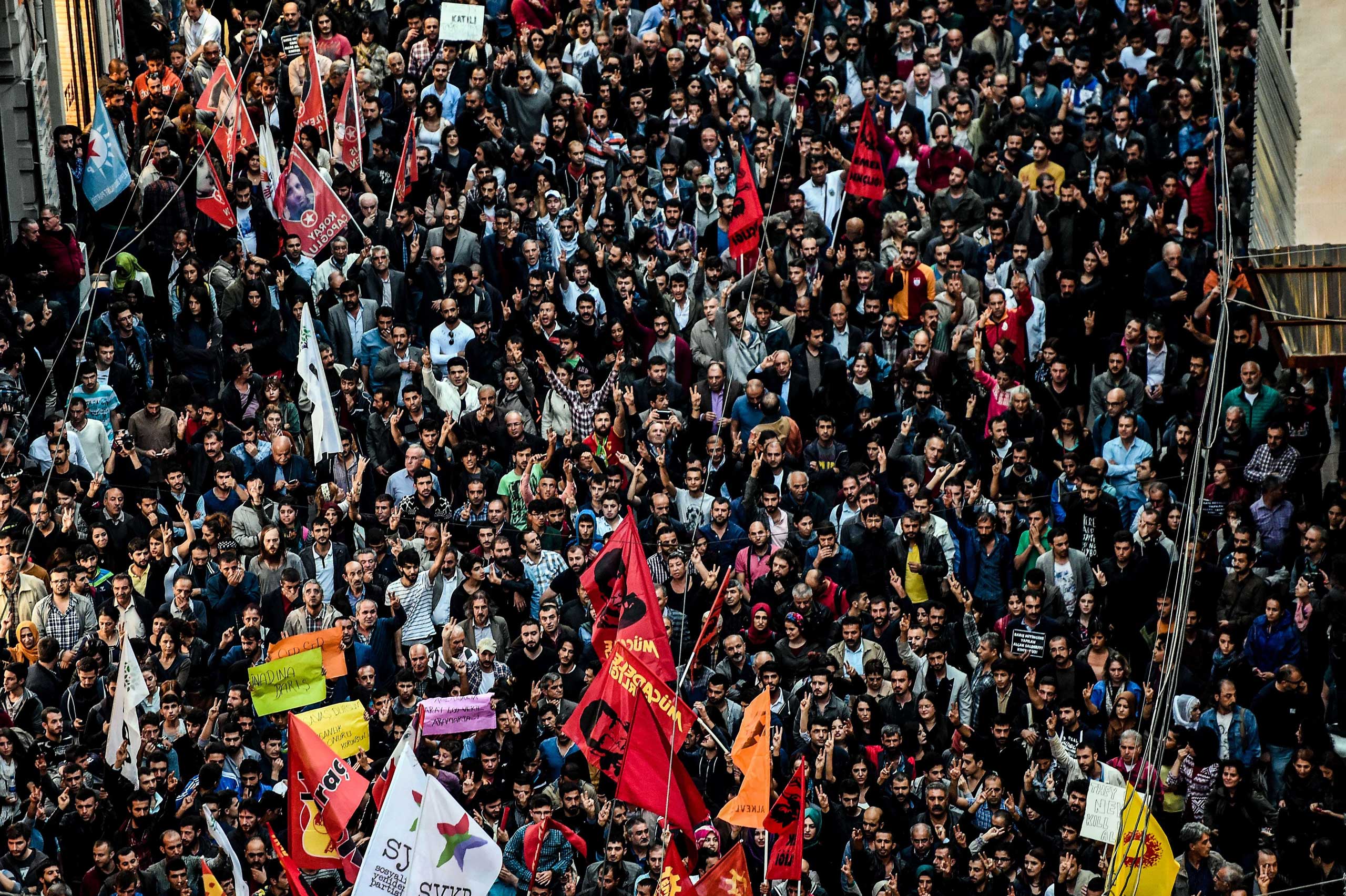 Thousands of protesters take part in a march against the deadly attack earlier in Ankara on Oct. 10, 2015 at the Istiklal avenue in Istanbul. (Ozan Kose—AFP/Getty Images)