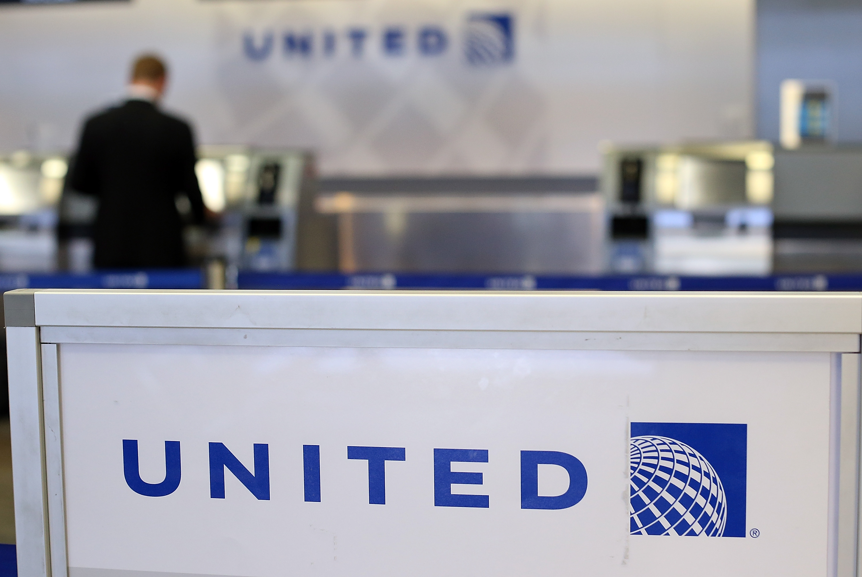 A United Airlines sign in San Francisco. (Justin Sullivan–Getty Images)
