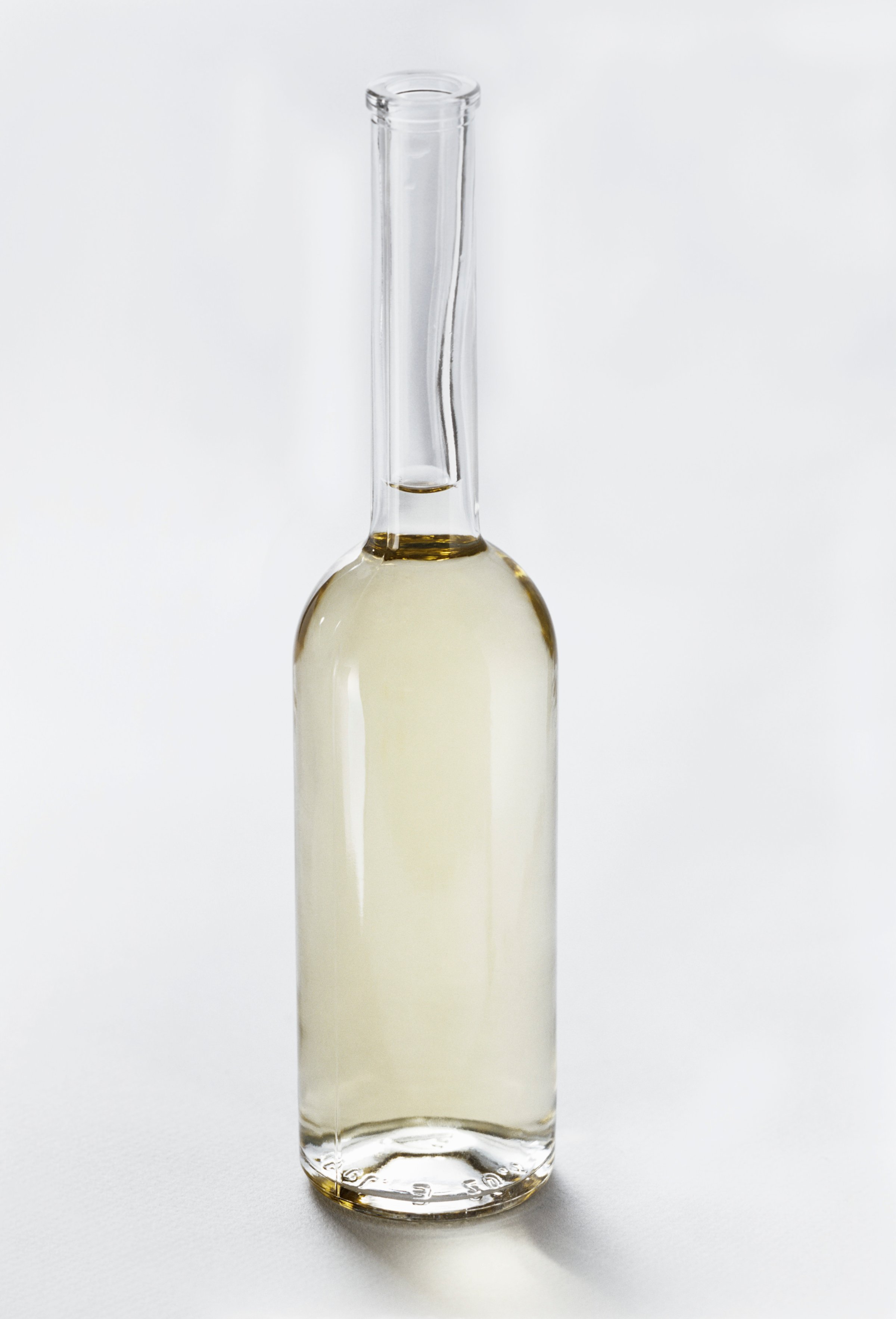 white-vinegar-bottle