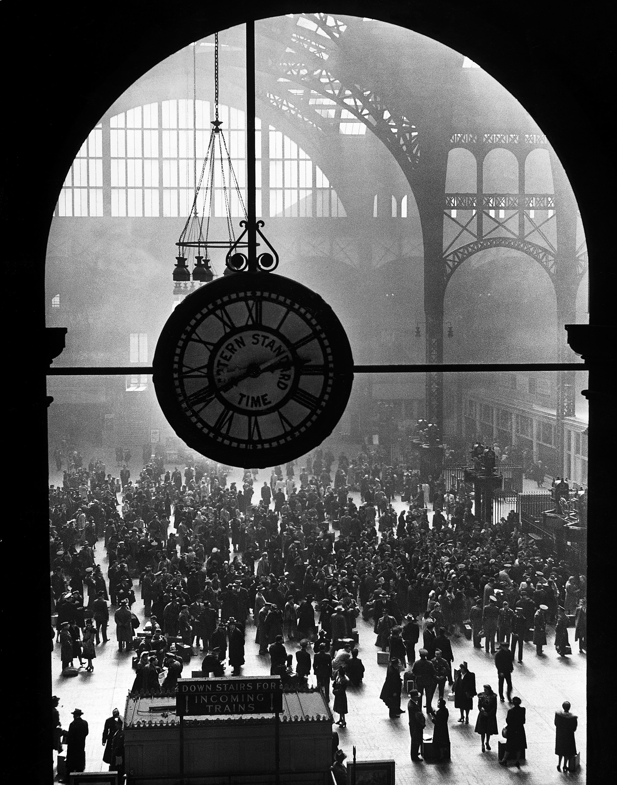 Farewell of servicemen, clock at Pennsylvania Station, New York, New York, 1943