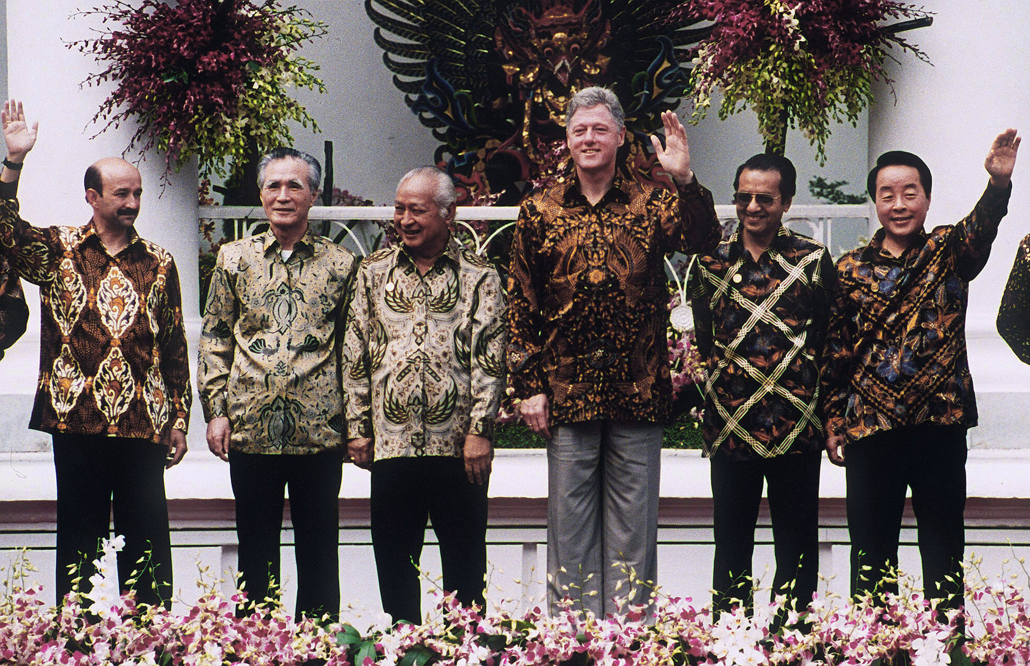 Asia-Pacific Economic Cooperation (APEC) Summit host and Indonesian president, Suharto, center left, poses with Mexican President Carlos Salinas, from left, Japanese Prime Minister Tomiichi Murayama, U.S. President Bill Clinton, Malaysian Prime Minister Mahathir Mohamad and South Korean President Kim Young-Sam during a group photo in Bogar, Indonesia, on Nov. 16, 1994. AFP PHOTO/Toru YAMANAKA (Photo credit should read TORU YAMANAKA/AFP/Getty Images)