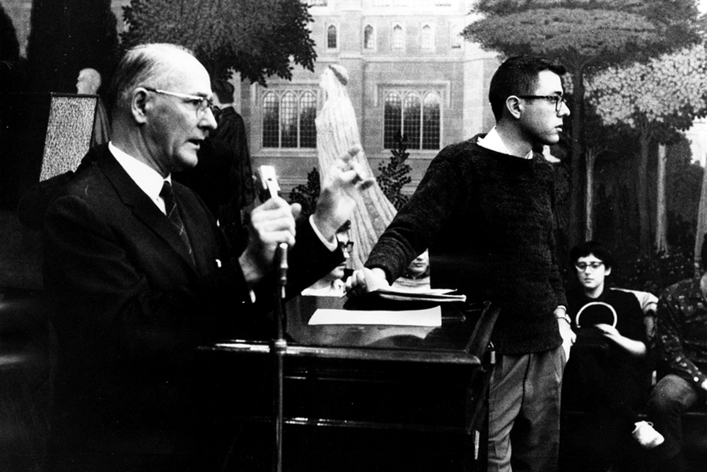 Bernie Sanders, a member of the steering committee, stands next to George Beadle, University of Chicago president, at a CORE meeting on housing sit-ins.