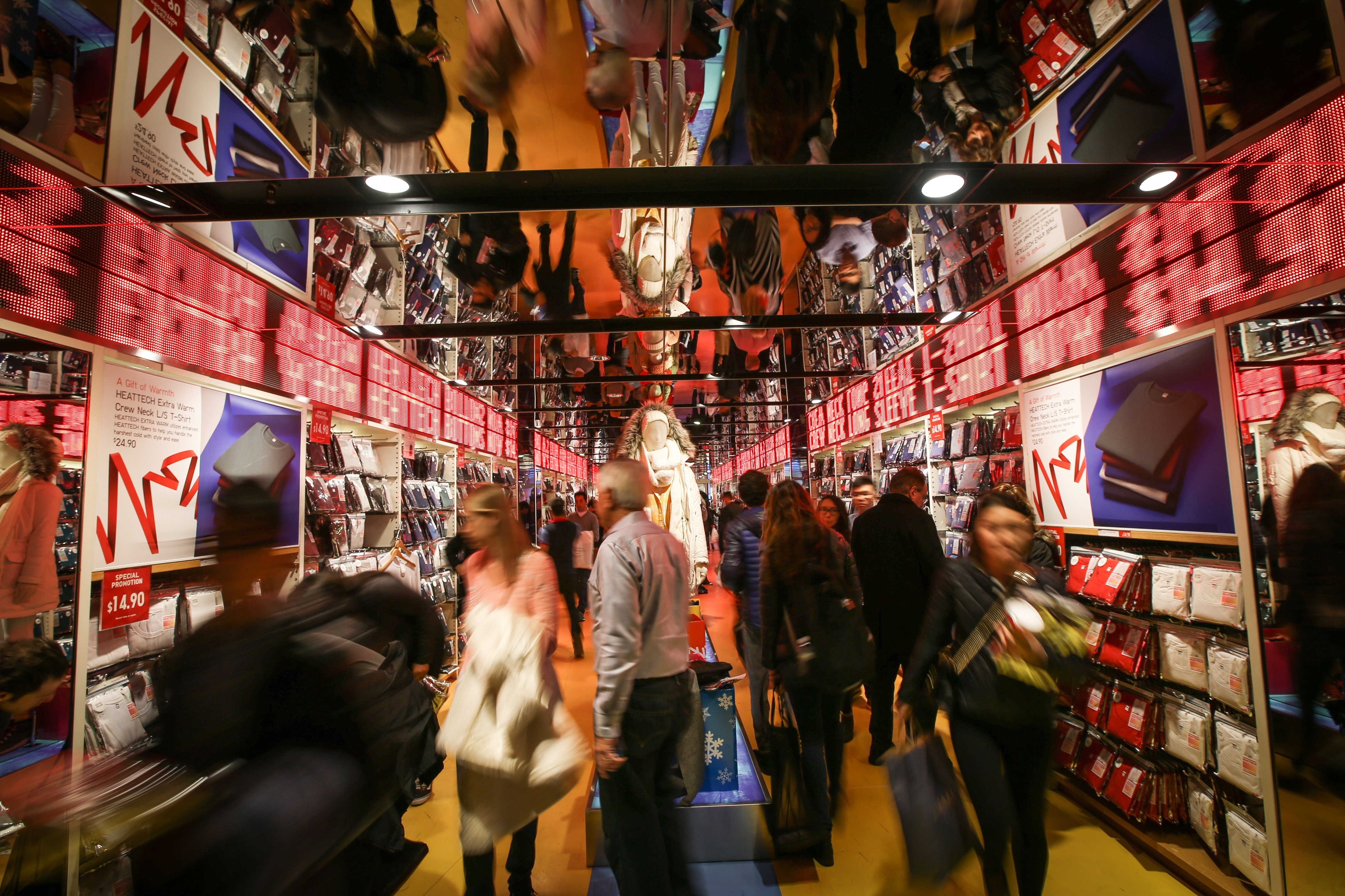 Shoppers are seen on the first day of Black Friday in New York City on Nov. 27, 2015. (Cem Ozdel—Anadolu Agency/Getty Images)