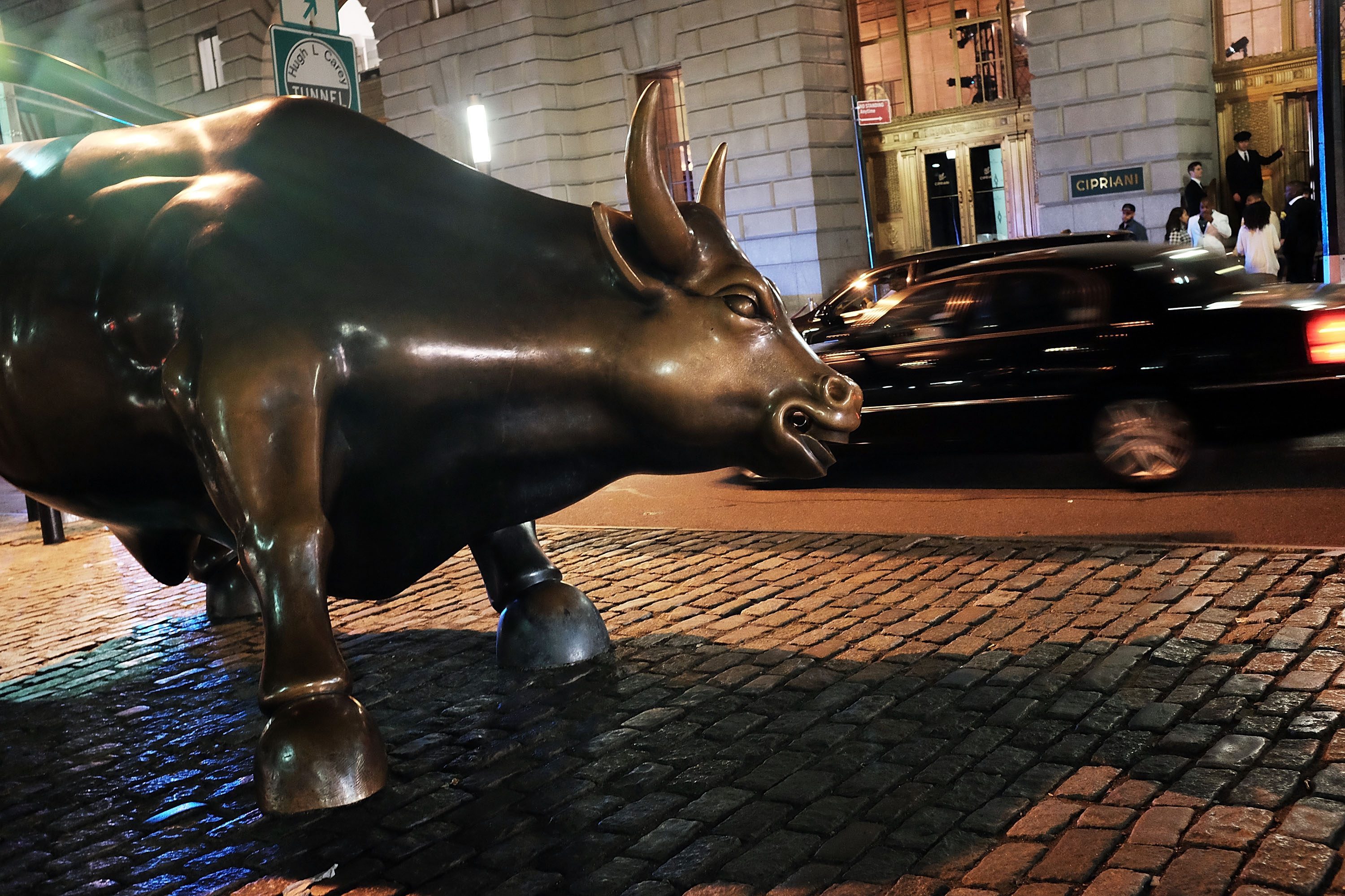 The iconic Wall Street bull is viewed in the early hours of the morning on June 4, 2015 in New York City. (Spencer Platt&mdash;Getty Images)