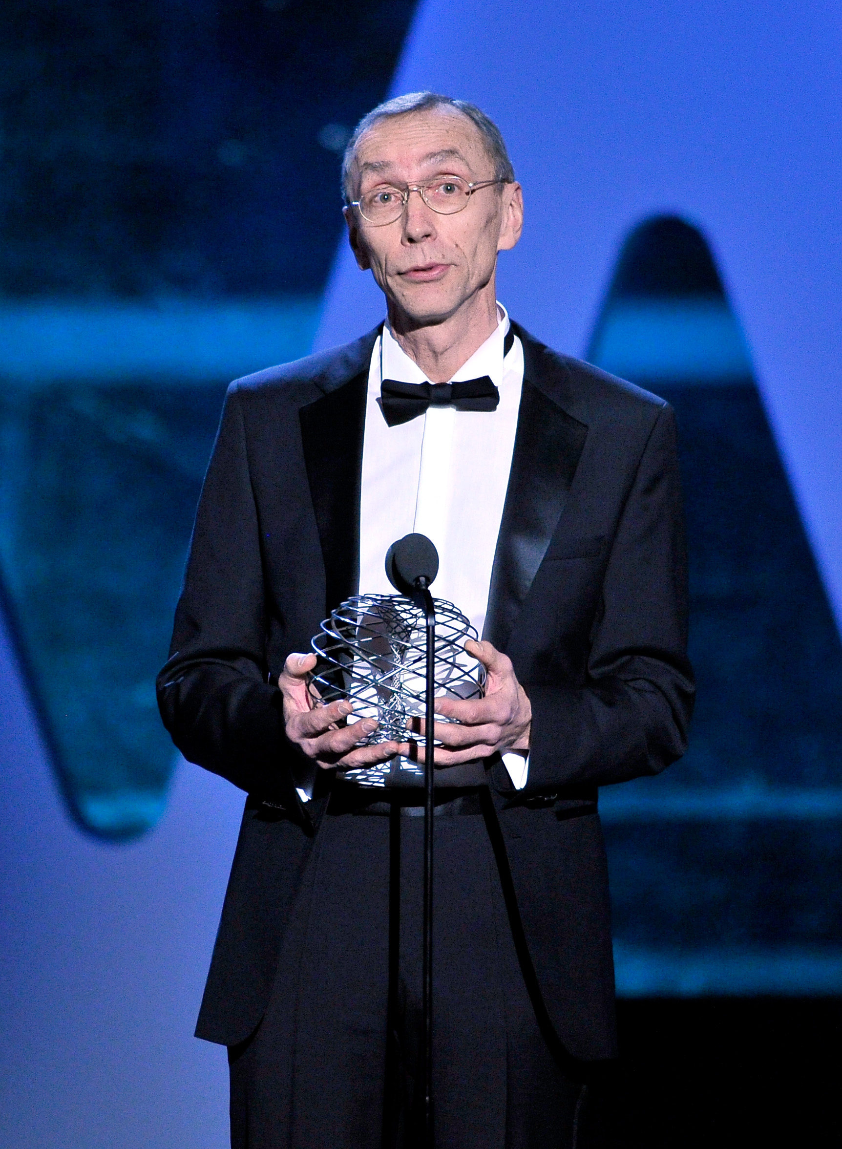 Svante Paabo accepts the 2016 Breakthrough Prize in Life Sciences at the 2016 Breakthrough Prize Ceremony on November 8, 2015 in Mountain View, California. (Steve Jennings—2015 Getty Images)