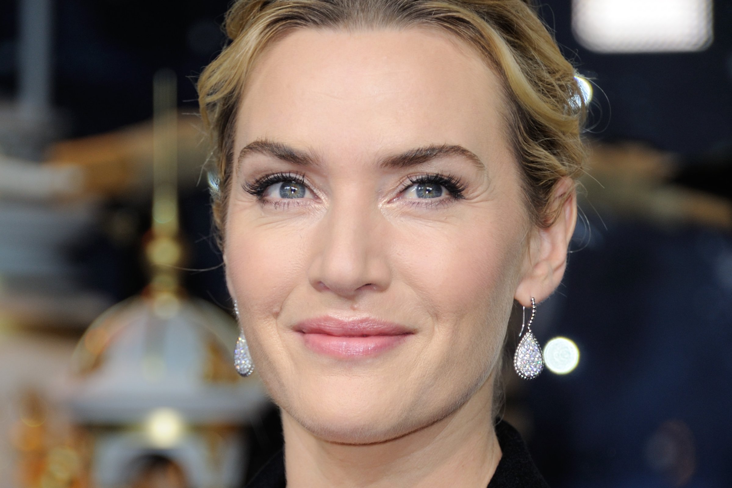 Kate Winslet says it's "a bit vulgar" to talk money and Hollywood