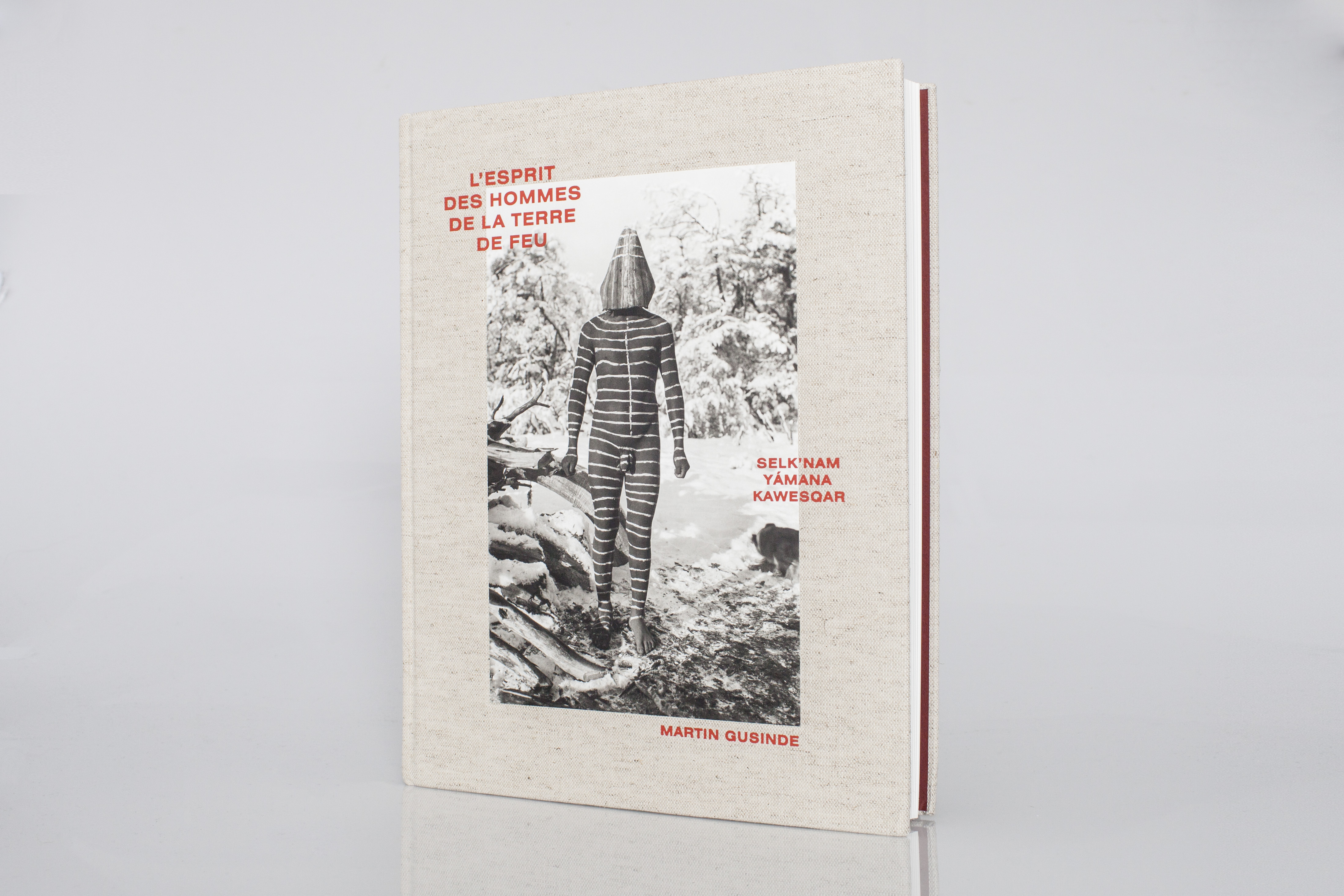 L'Esprit des Hommes de la Terre de Feu  by Martin GusindePublished in France by Editions Xavier Barral
                              An English version of the book, called The Lost Tribes of Tierra del Fuego is published by Thames &amp; Hudson