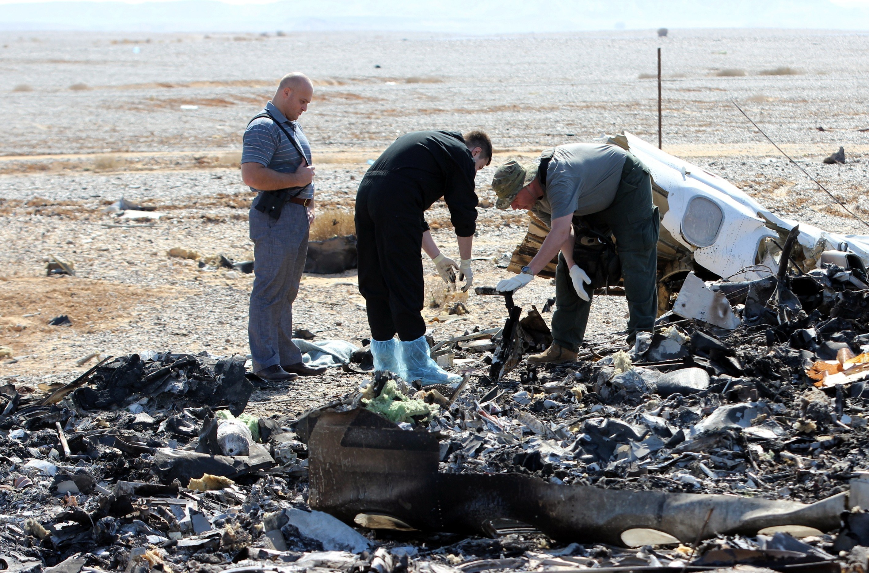 Russian officials at Russian airliner's crash site in Egypt