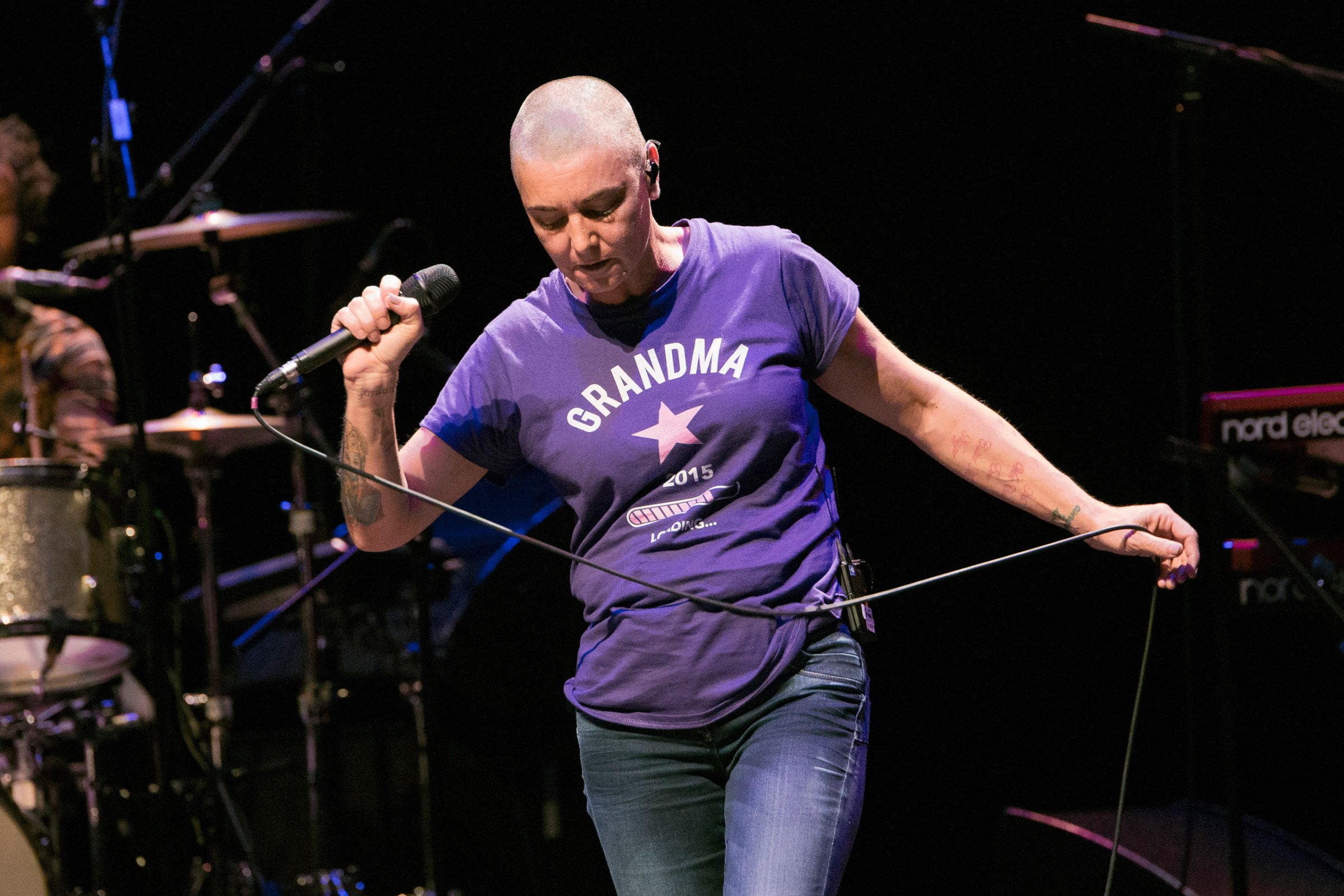 LONDON, ENGLAND - APRIL 13: Sinead O'Connor performs on stage at Barbican Centre on April 13, 2015 in London, United Kingdom (Photo by Rob Ball/Redferns via Getty Images)