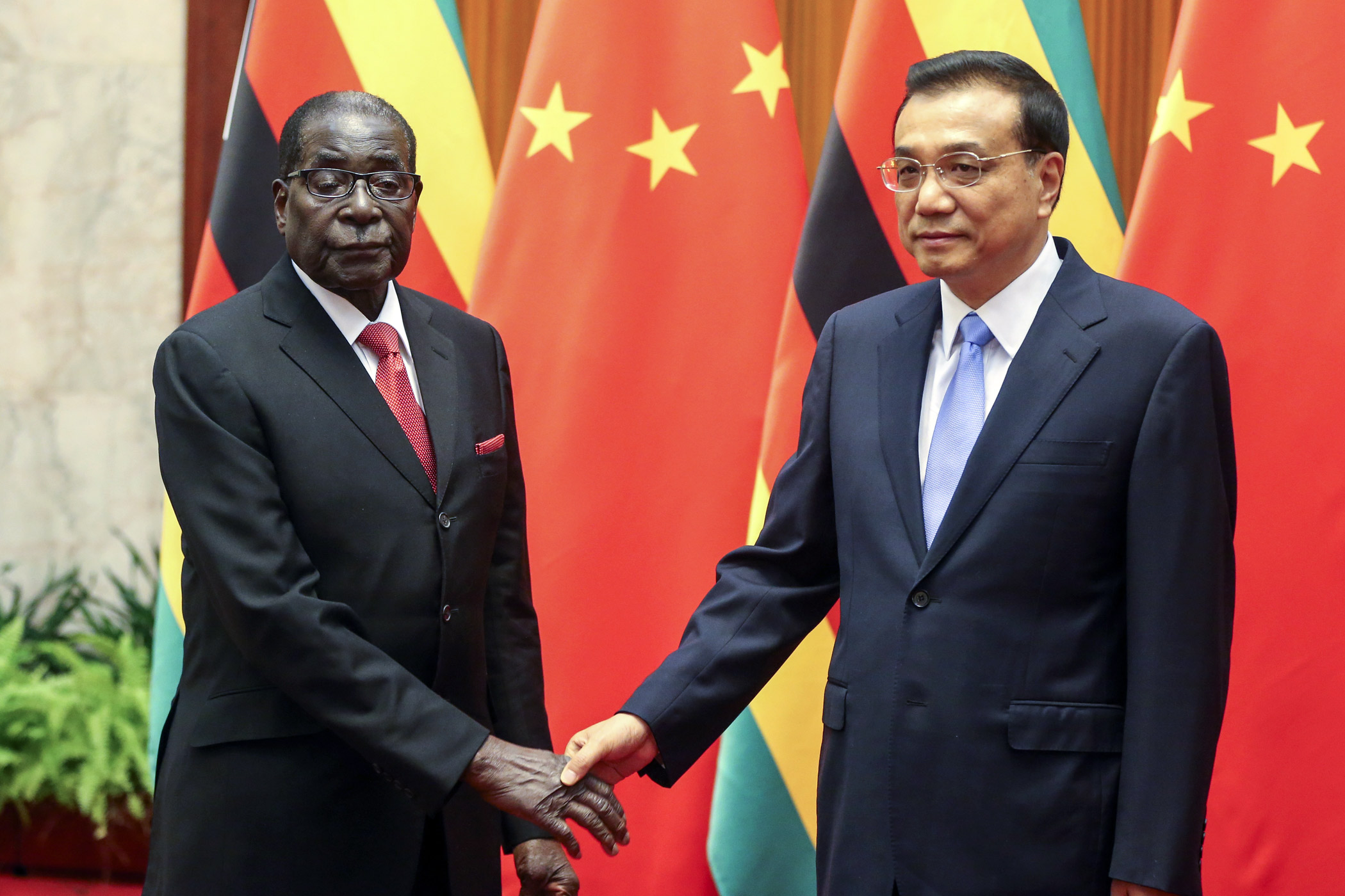 Zimbabwean President Robert Mugabe, left, meets Chinese Premier Li Keqiang at the Great Hall of the People on Aug. 26, 2014 in Beijing.