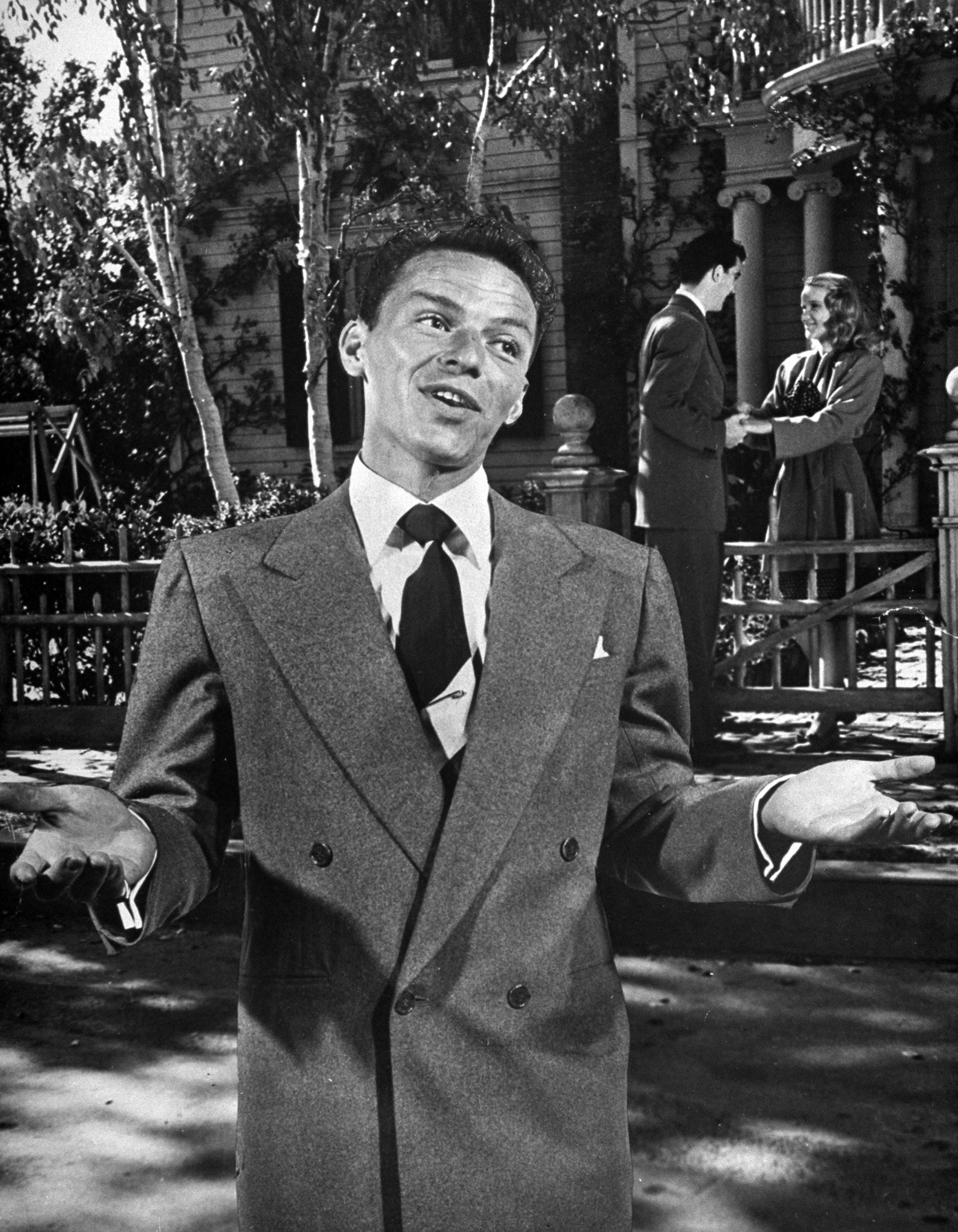 Frank Sinatra singing "Five Minutes More," 1946.
