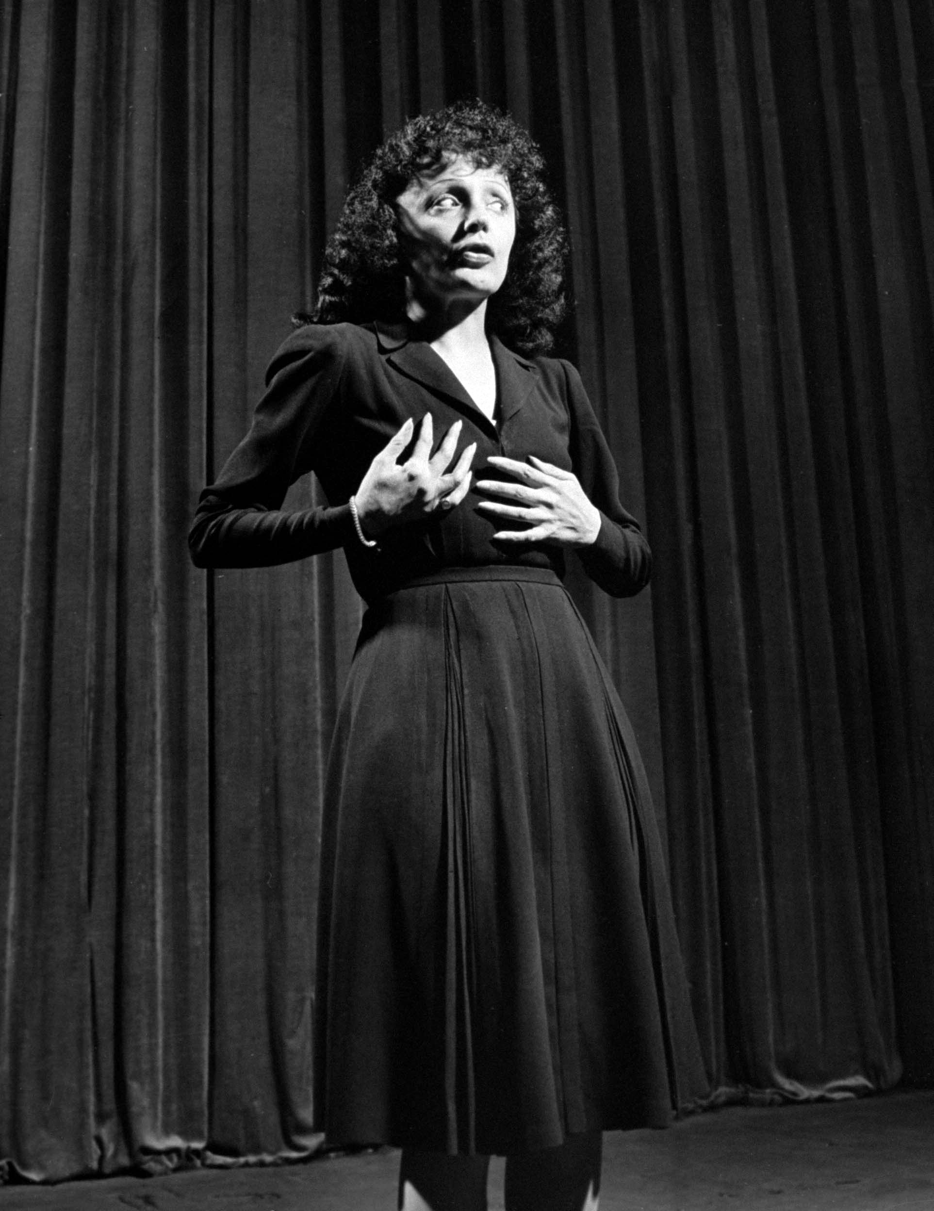 Edith Piaf performing in 1946.