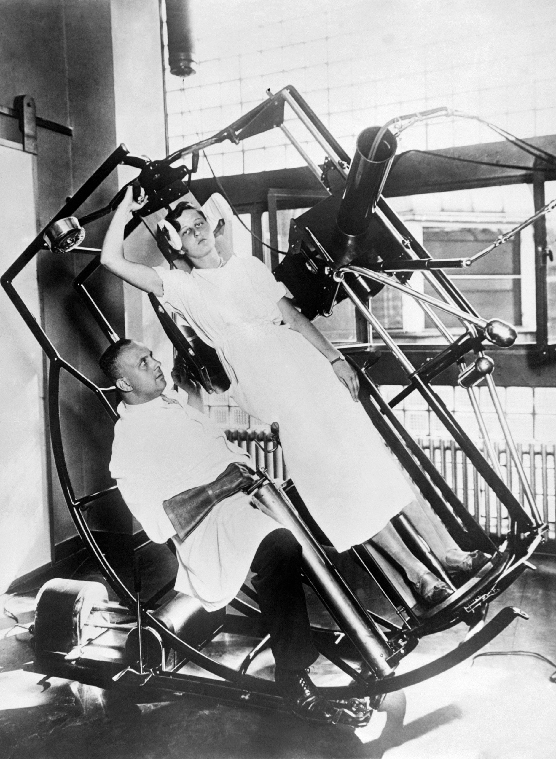 One of the advanced wonders at the Roentgen Institute, the modern Roentgen 'look through' machine, which prevents any injury to the treating physician, Frankfurt, Germany, circa 1929.