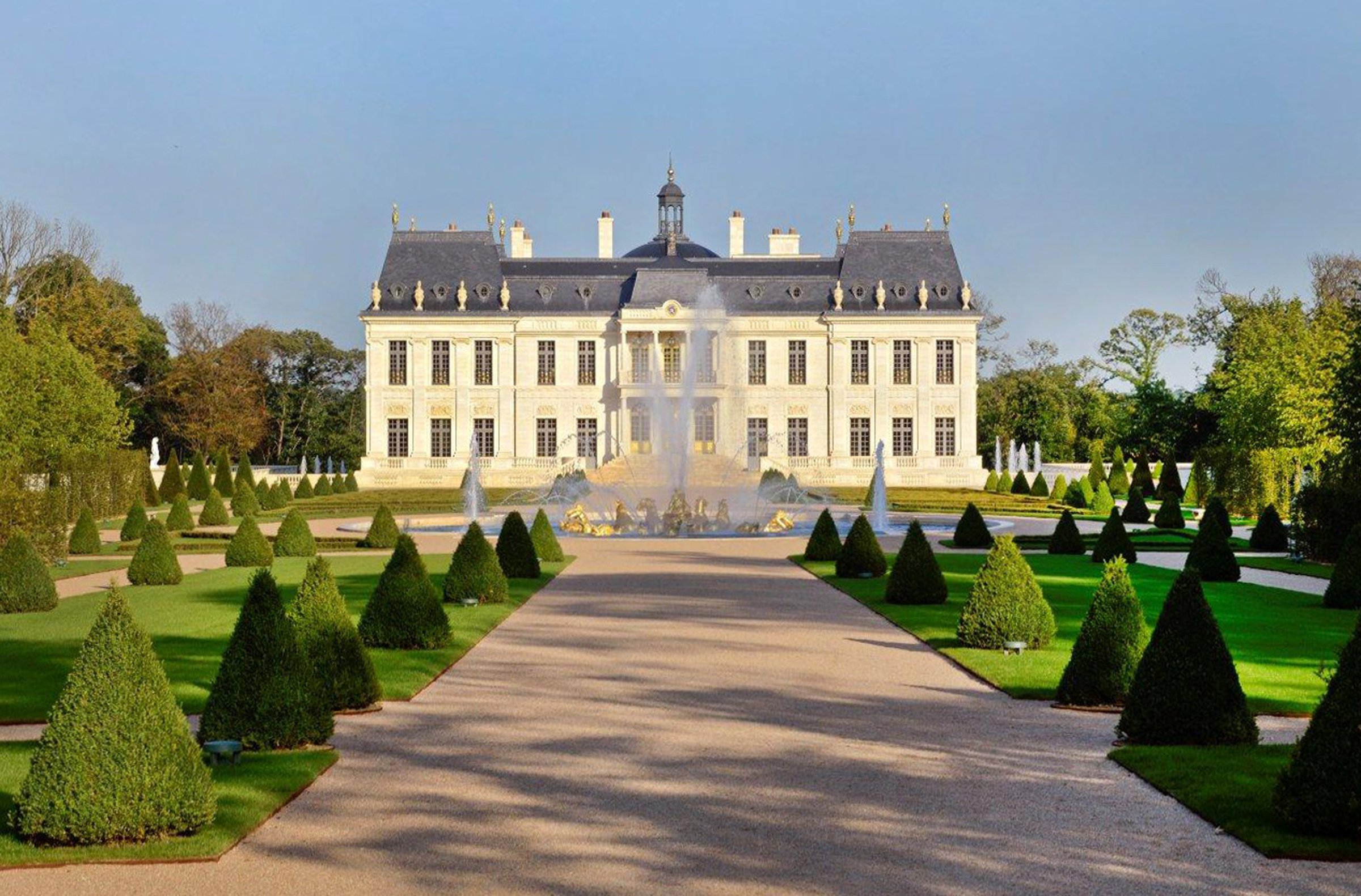 Chateau Louis XIV Photographer: Patrice Diaz/Wikimedia Commons