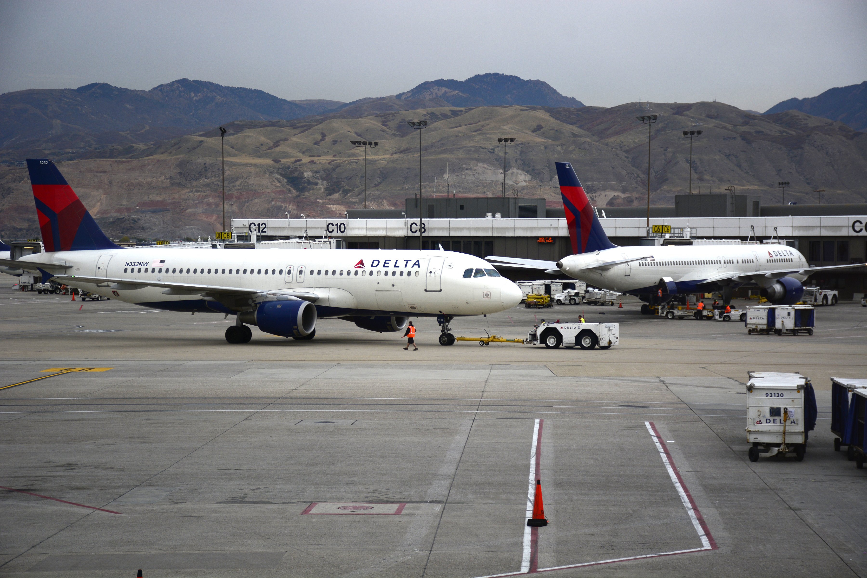 Delta Airlines passenger planes in Salt Lake City, Utah on Oct. 28, 2015. (Robert Alexander—Getty Images)