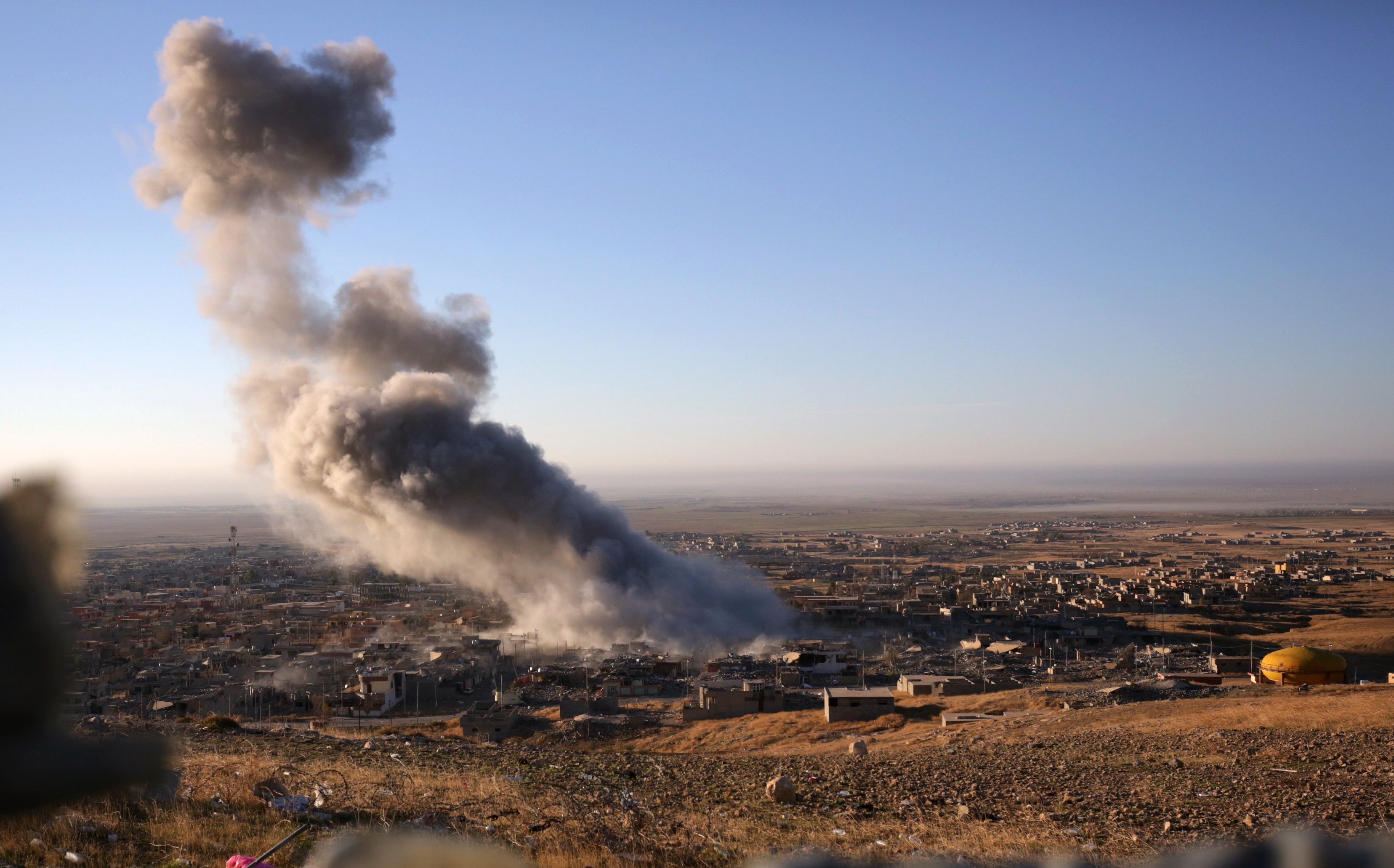Smoke believed to be from an airstrike billows over the northern Iraqi town of Sinjar, Nov. 12, 2015. (Bram Janssen—AP)