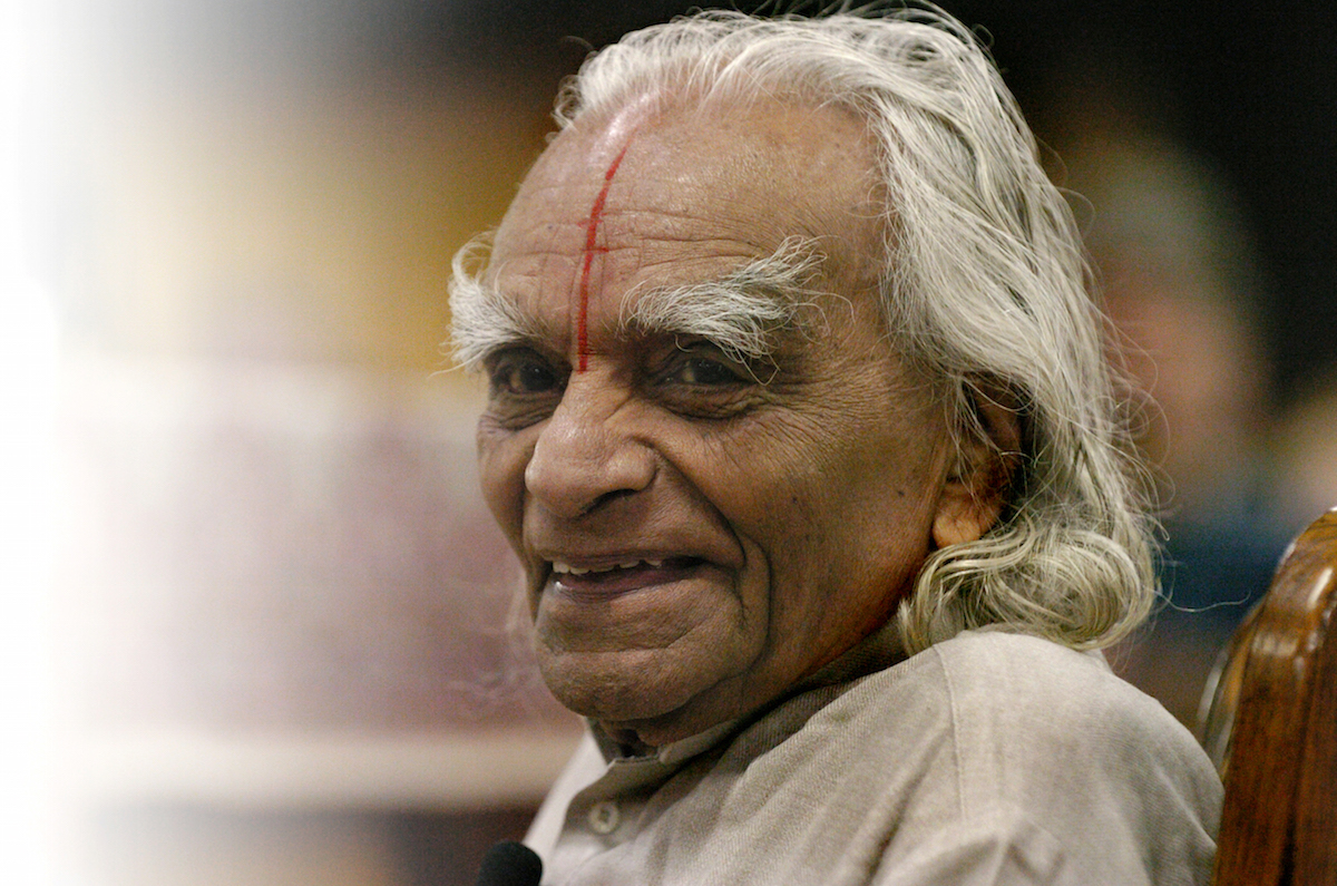B.K.S. Iyengar teaches an Iyengar Intennsive class to 800 students at The 10th Annual Yoga Journal Colorado Conference in Estes Park on Sept. 28, 2005. (Lyn Alweis— The Denver Post / Getty Images)