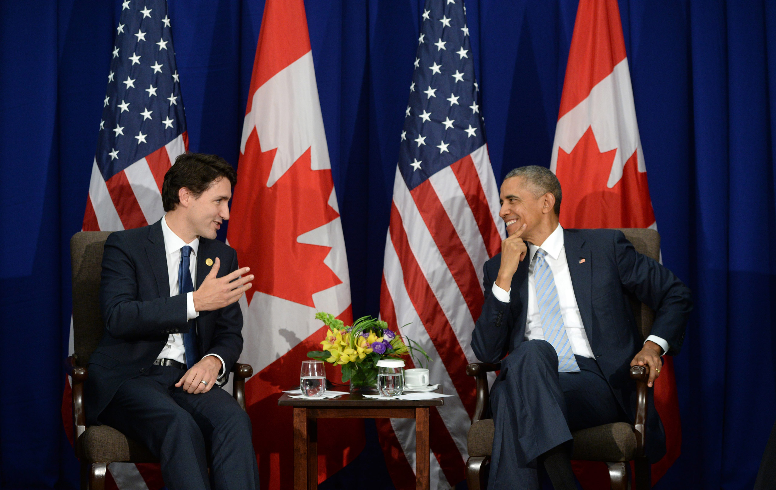 Canada's Prime Minister Justin Trudeau, left, takes part in a bilateral meeting with U.S. President Barack Obama at the APEC Summit in Manila on Nov. 19, 2015. (Sean Kilpatrick—The Canadian Press/AP)