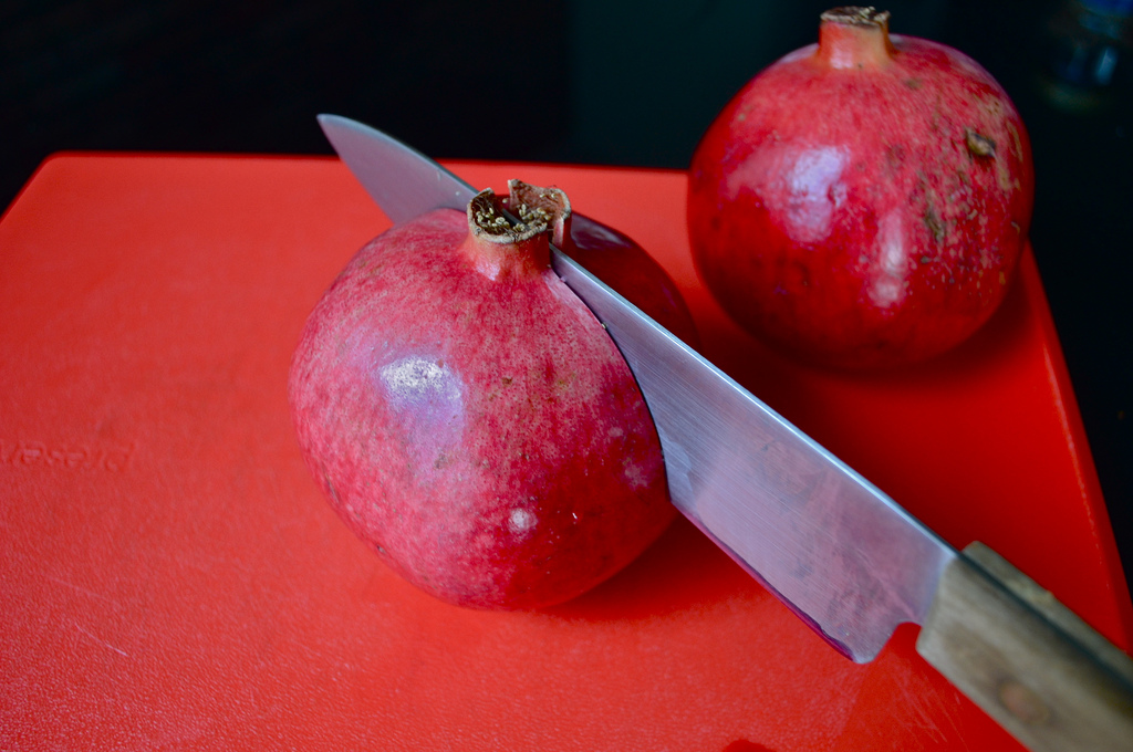 pomegranate-cutting-2