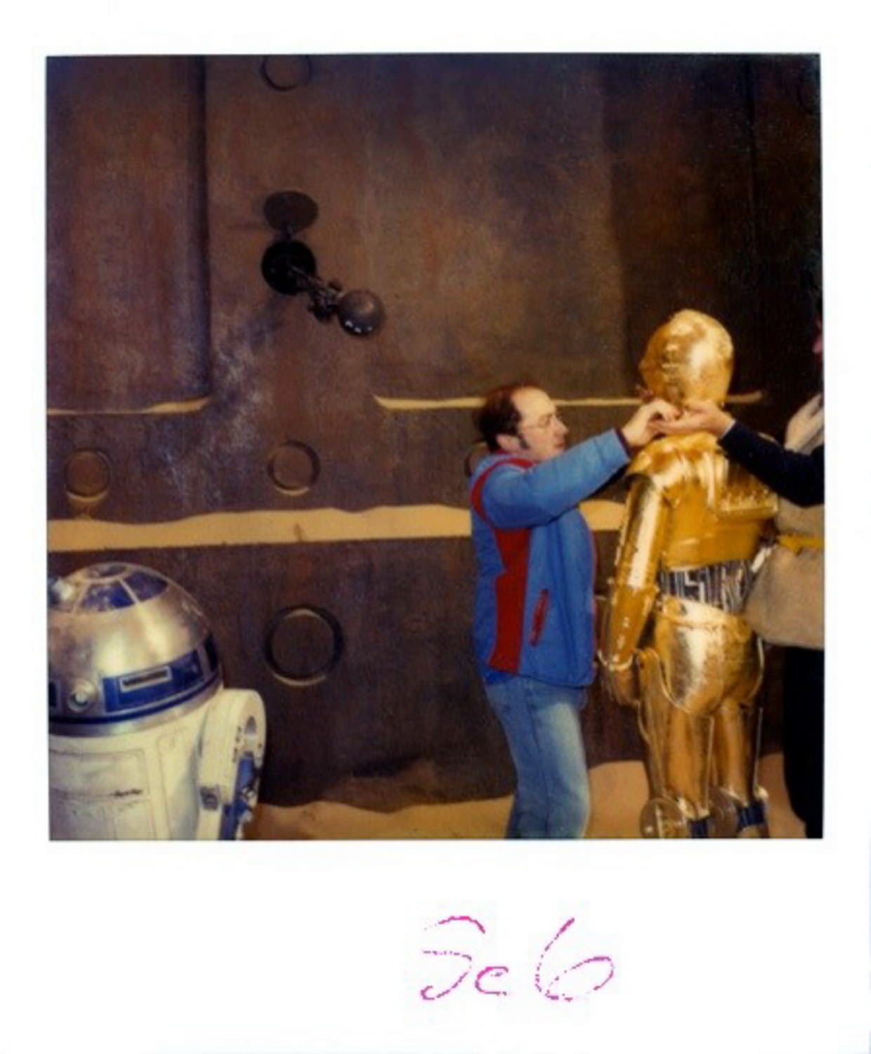R2-D2 and C-3PO in front of Jabba's Palace.