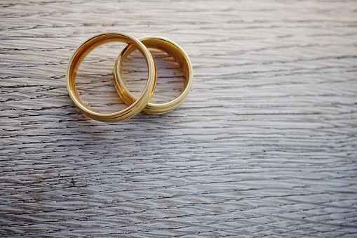 Close-up of wedding rings on table (Jasmin Awad/Getty Images/EyeEm)