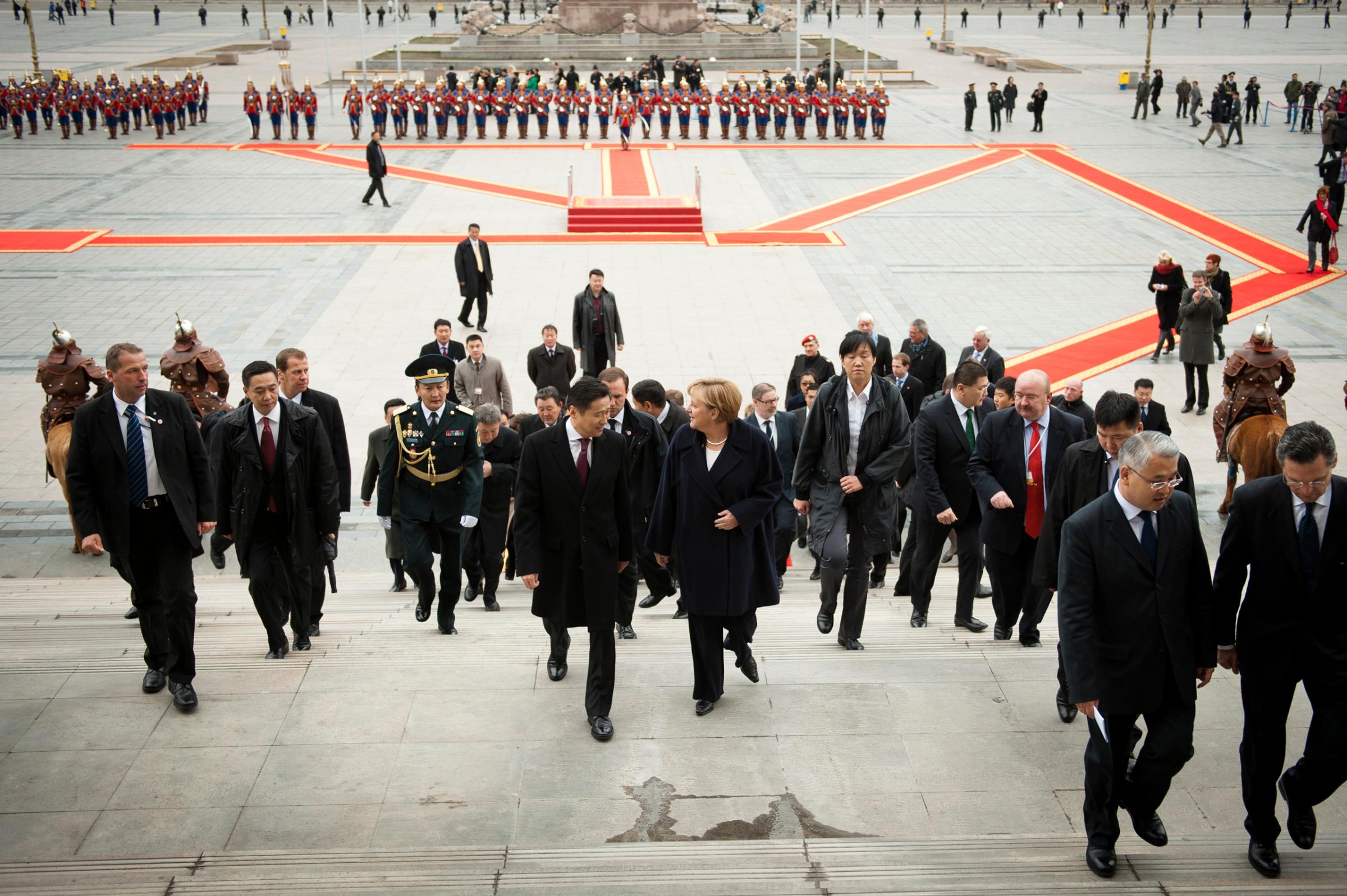 Chancellor Angela Merkel is Benimm welcomed by Mongolian Prime Minister Sukhbaatar Batbold in Ulan Bator. Oct. 13, 2011.