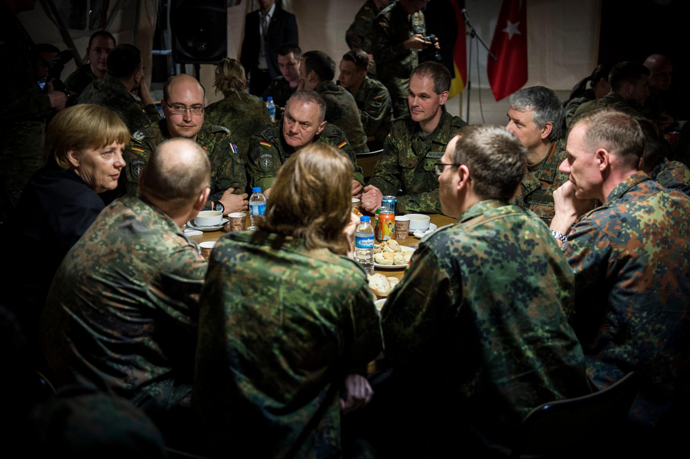 Chancellor Merkel talks to German soldiers who are deployed with a Patriot Air defense unit in Kahramanmaras in southern Turkey close to the Syrian border. Feb. 24, 2013.