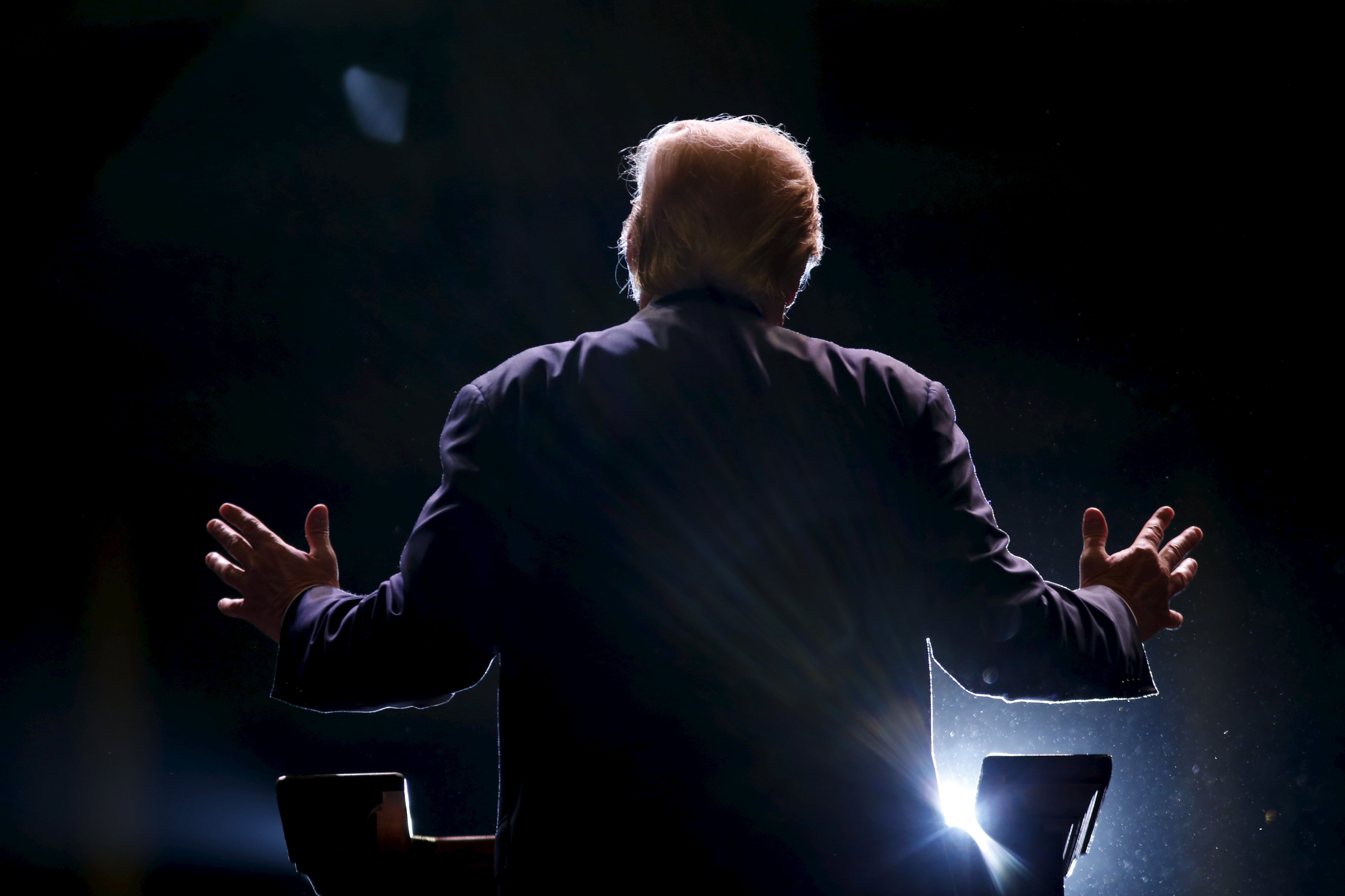 Donald Trump addresses a Trump for President campaign rally in Macon, Georgia Nov. 30, 2015. (Christopher Aluka Berry—Reuters)
