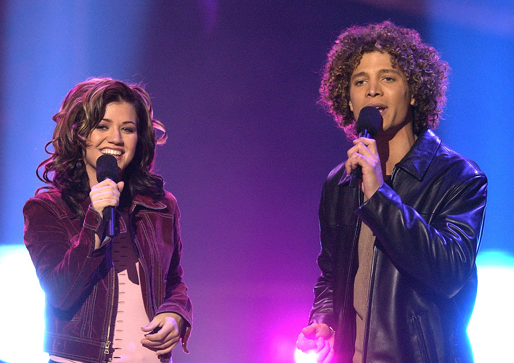 Kelly Clarkson and Justin Guarini during the first <i>American Idol</i> finale in Hollywood, California. (SGranitz—WireImage)