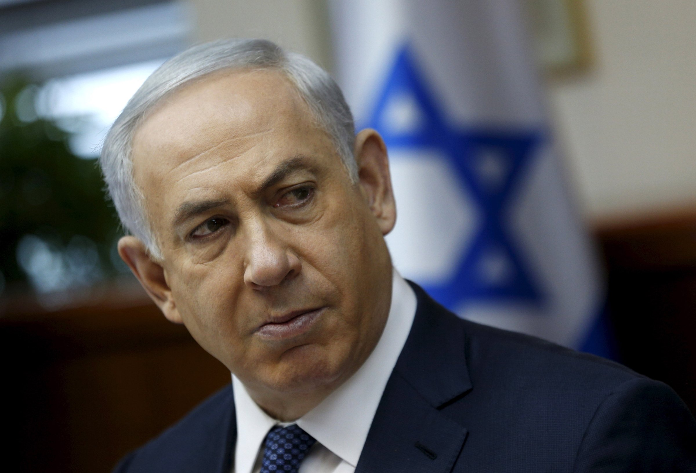 Israeli Prime Minister Benjamin Netanyahu attends the weekly cabinet meeting in Jerusalem January 3, 2016. REUTERS/Amir Cohen - RTX20UOD
