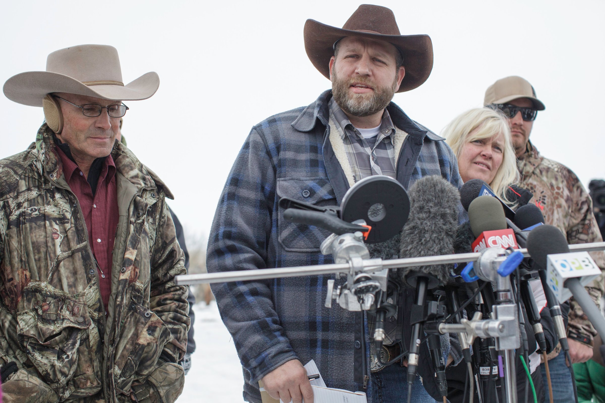 Ammon Bundy (C), leader of an armed anti-government militia, makes a statement at a news conference at the Malheur National Wildlife Refuge Headquarters near Burns, Ore., on Jan. 5, 2016.