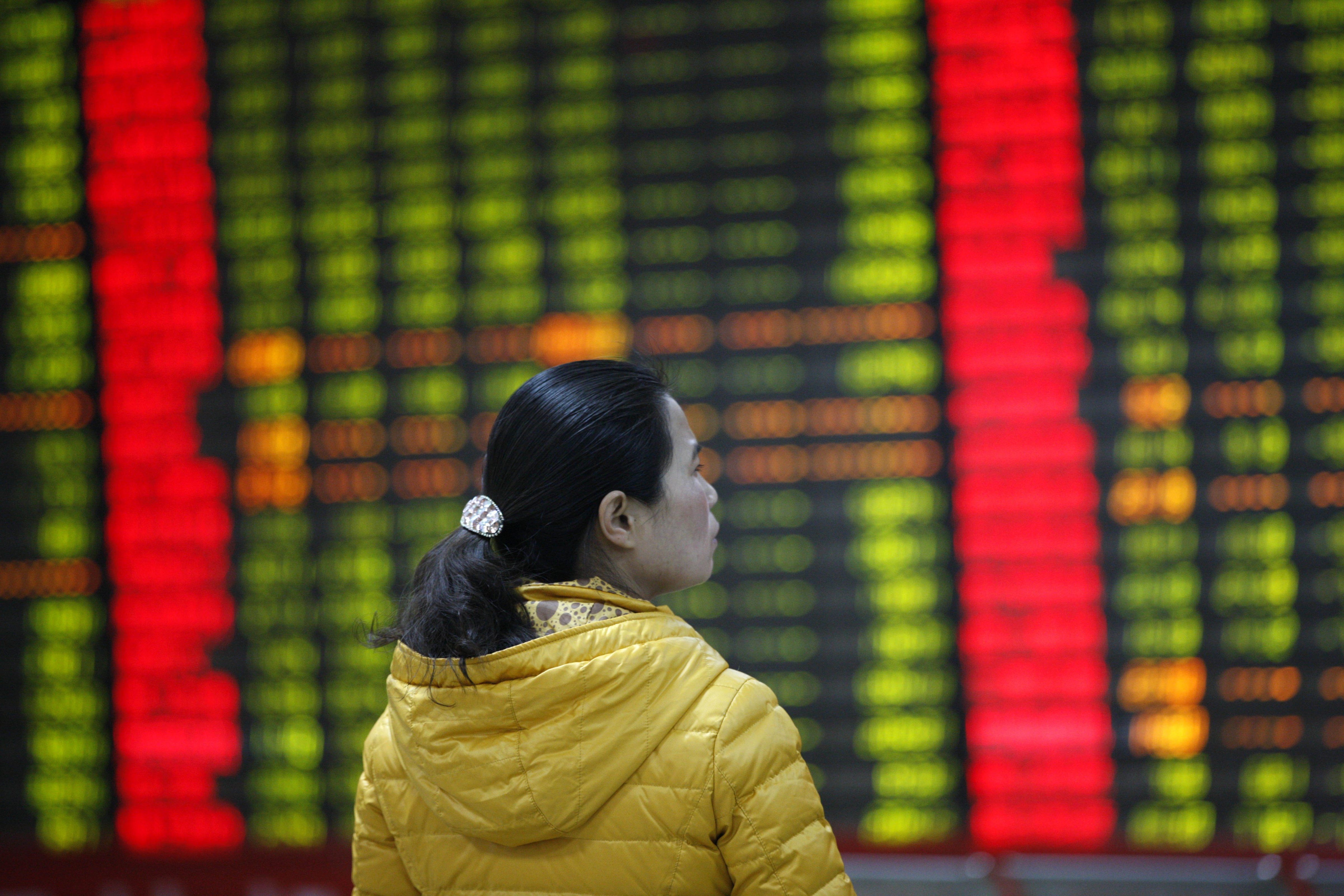 An investor watches electric boards in a stock market in Huaibei, Anhui province, east China on Jan. 7, 2016. (Zhengyi Xie—Cpressphoto/Corbis)