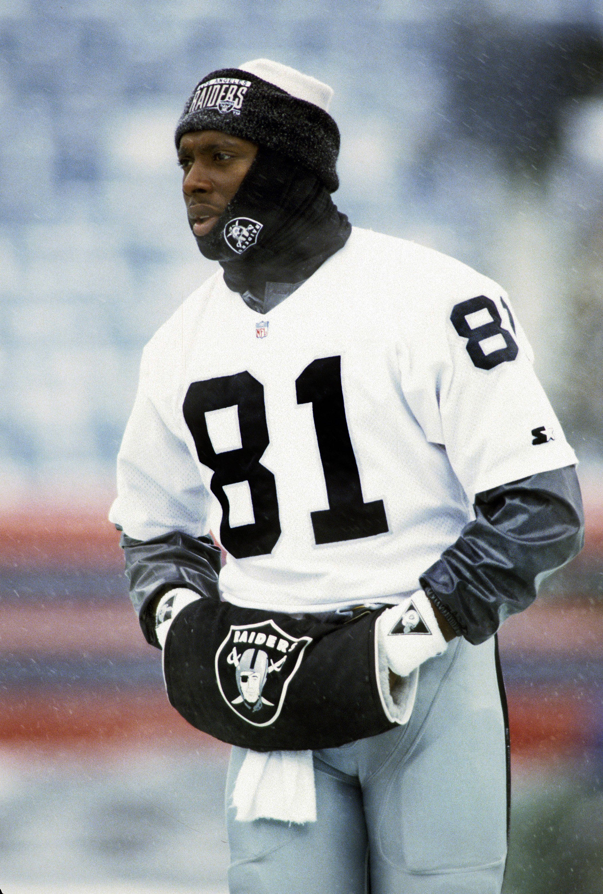 Temperature: 0°F (Wind Chill: -3°F)
                              On Jan. 15, 1994, the Los Angeles Raiders and Buffalo Bills faced off in an AFC Divisional playoff game in freezing weather. Here, wide receiver Tim Brown (81) warms his hands at Rich Stadium in Orchard Park, N.Y.