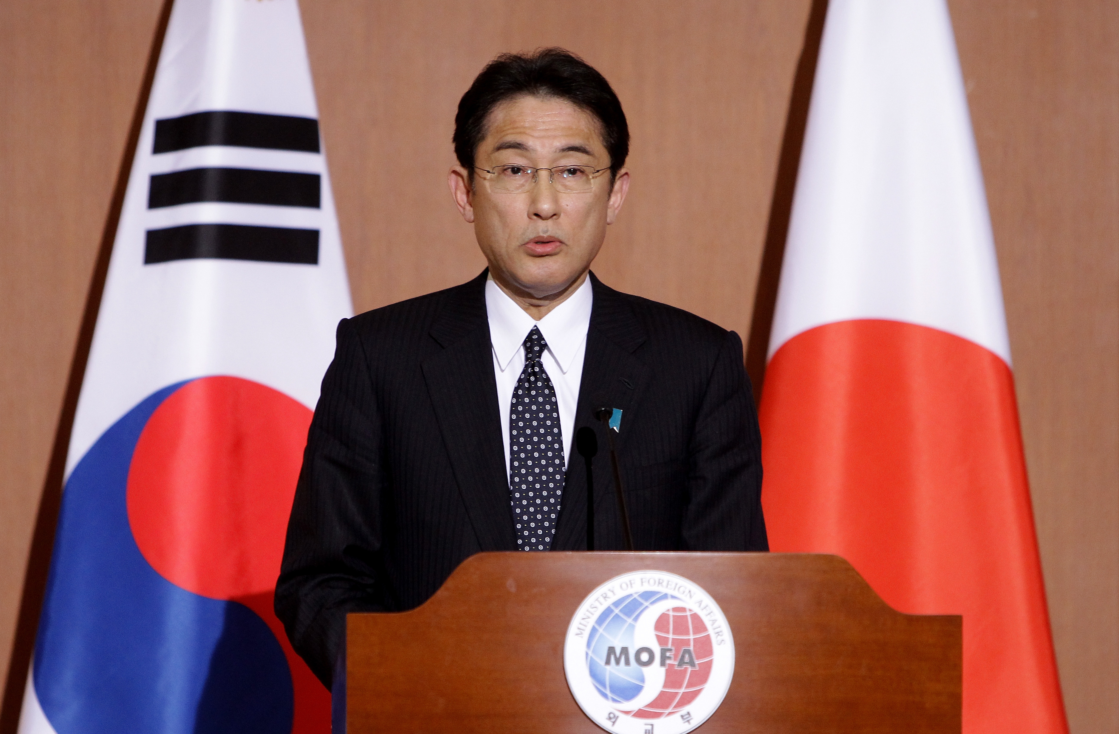 Japanese Foreign Minister Fumio Kishida attends a joint press conference with South Korean Foreign Minister Yun Byung-se (not in pictured) on Dec. 28, 2015, in Seoul (Chung Sung-Jun—Getty Images)