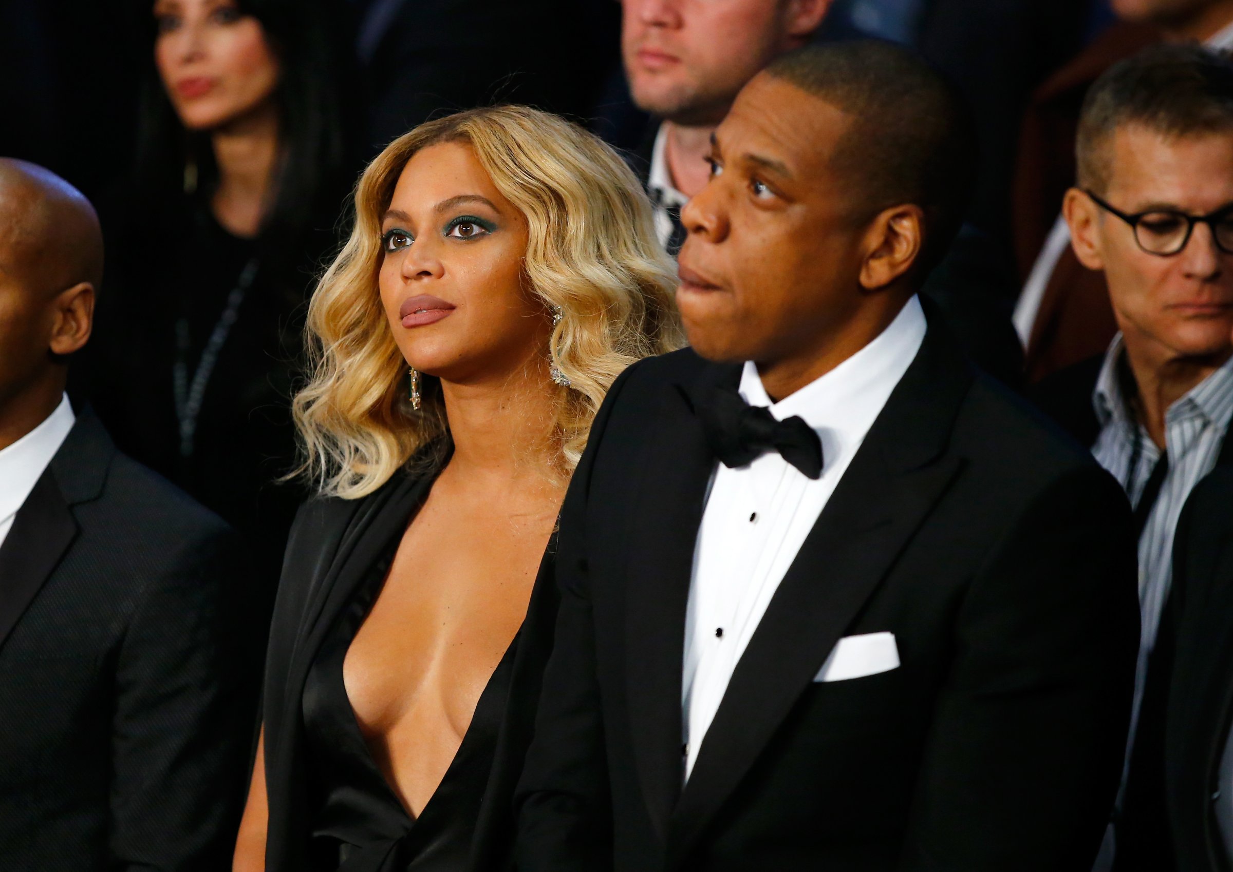 Beyonce Knowles and Jay-Z look on before Miguel Cotto takes on Canelo Alvarez in their middleweight fight at the Mandalay Bay Events Center on November 21, 2015 in Las Vegas, Nevada.