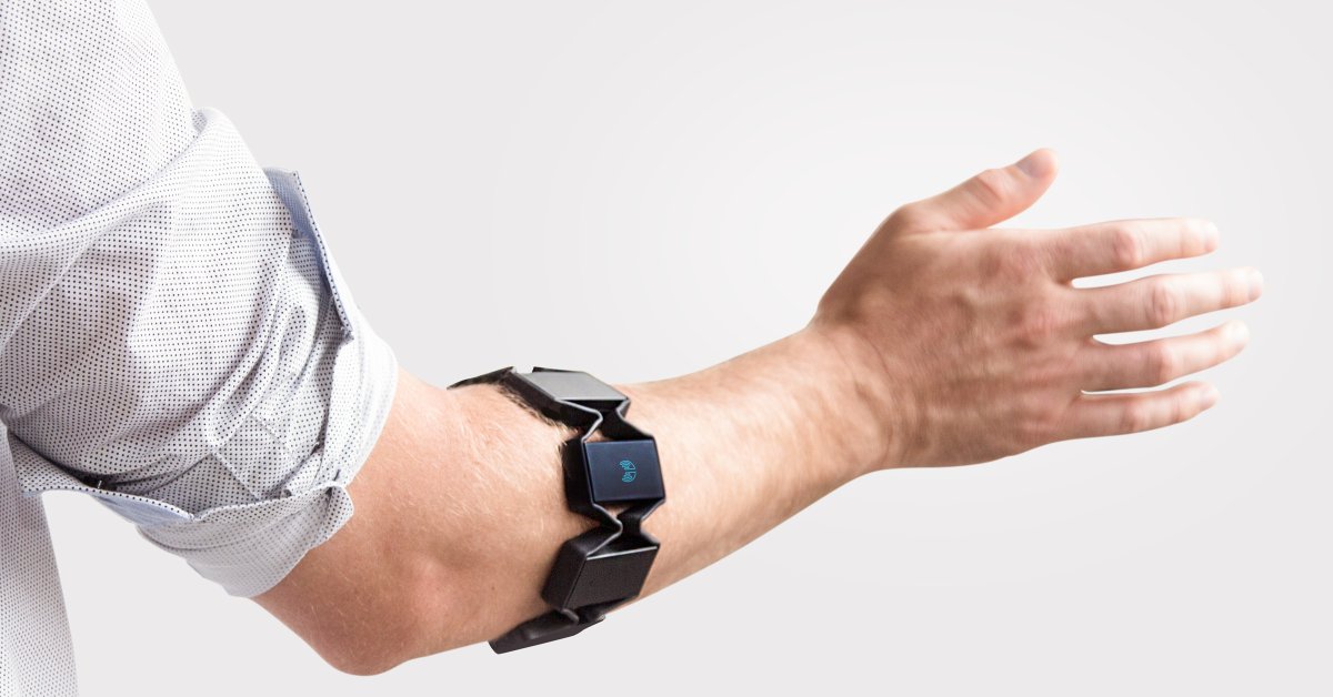 Symposium bizon Ideaal Review: Myo Armband Enables Gesture-Controlled Computing | Time