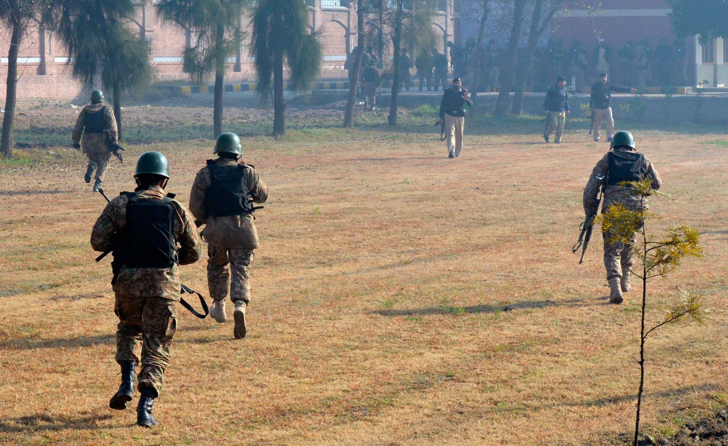Pakistani army soldiers take part in a search operation at Bacha Khan University following an attack by militants in Charsadda, northwest Pakistan, Jan. 20, 2016.