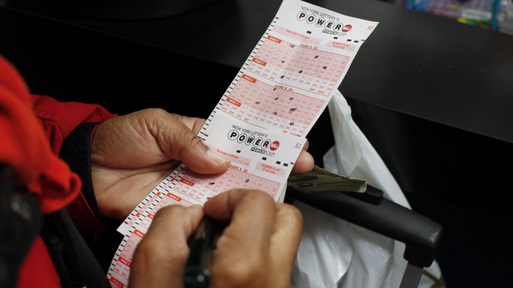 Resultado de imagem para $1.5 billion on tickets in a multistate lottery