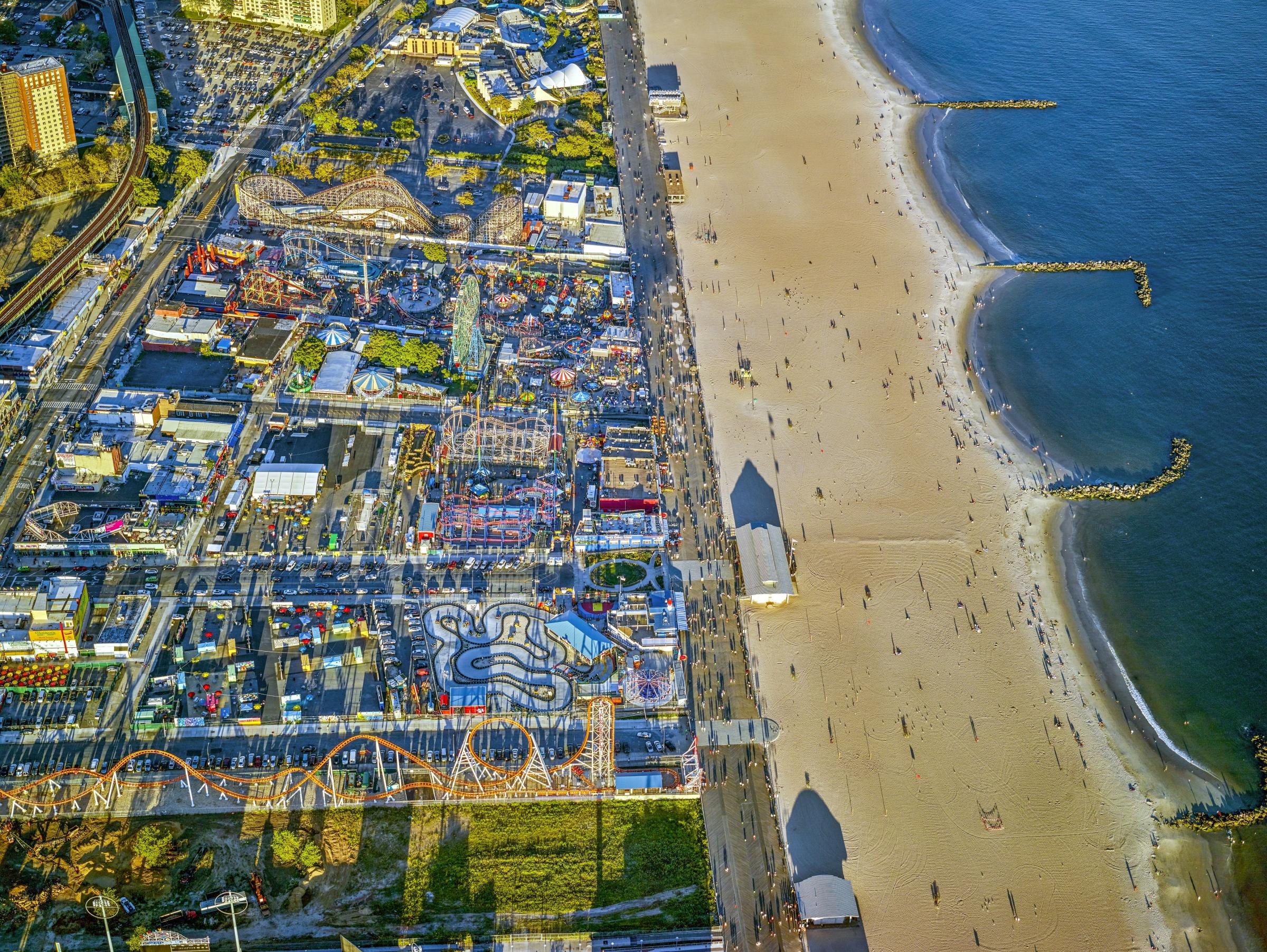 Parks and Recreation: Helicopter aerial photographs show where humans gather, America - 2015
