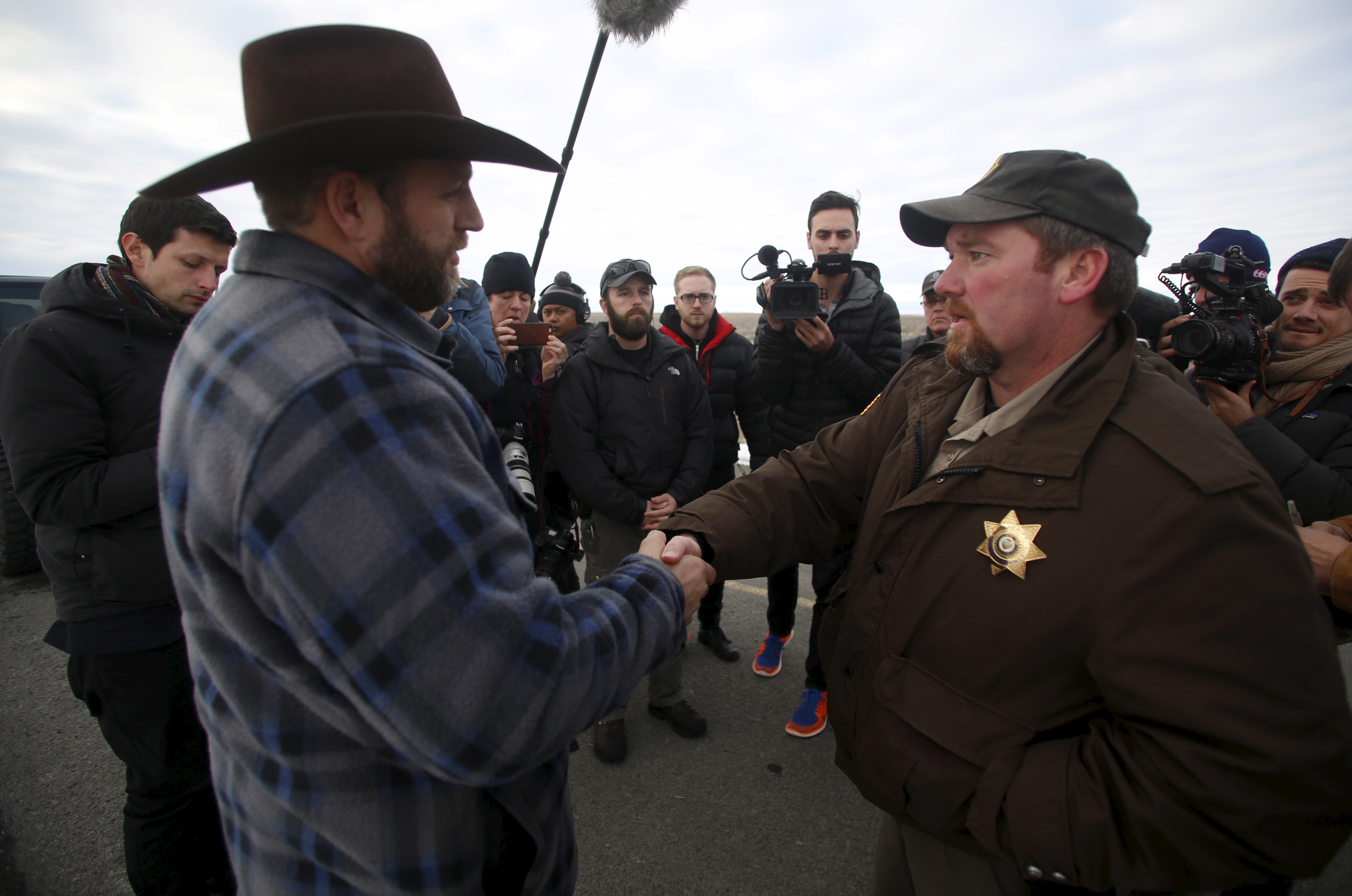 Ammon Bundy meets with Harney County Sheriff David Ward along a road south of the Malheur National Wildlife Refuge near Burns, Oregon