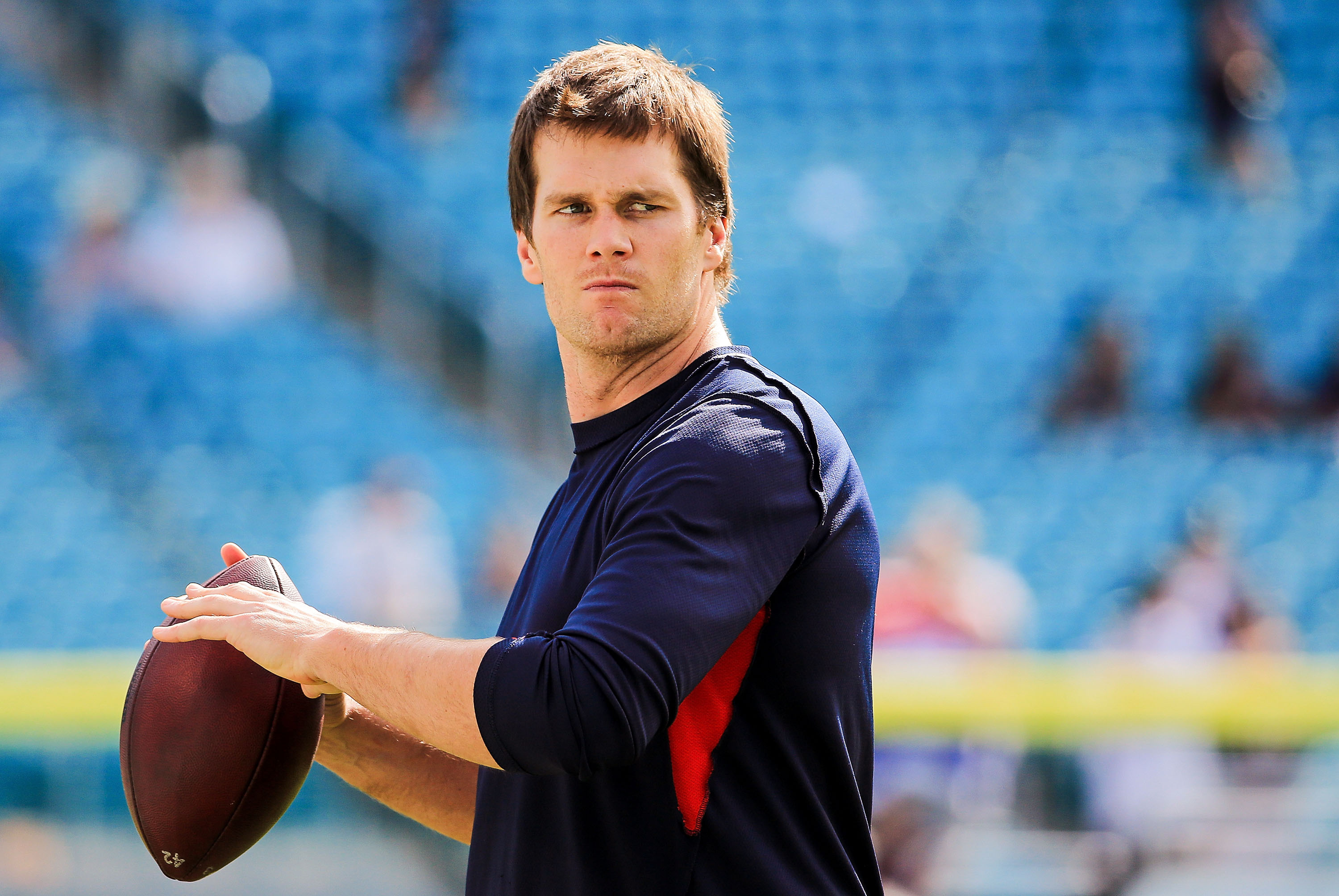 Tom Brady #12 of the New England Patriots warms up before the game against the Miami Dolphins at Sun Life Stadium on January 3, 2016 in Miami Gardens, Florida. (Mike Ehrmann/Getty Images)