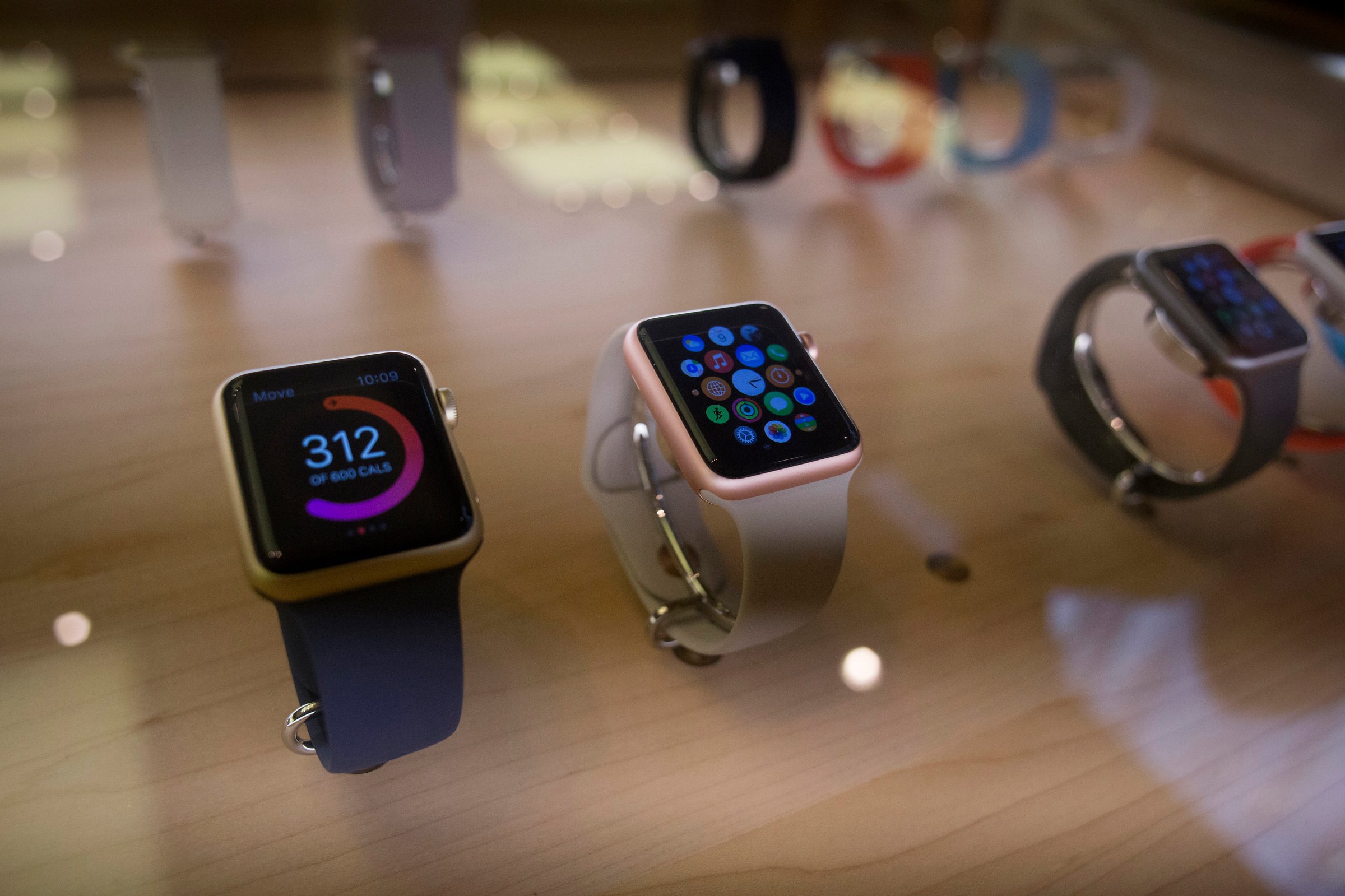 Apple Watch Sport devices in rose gold and gold finishes are displayed at an Apple Inc. store in New York, U.S., on Thursday, Sept. 10, 2015.